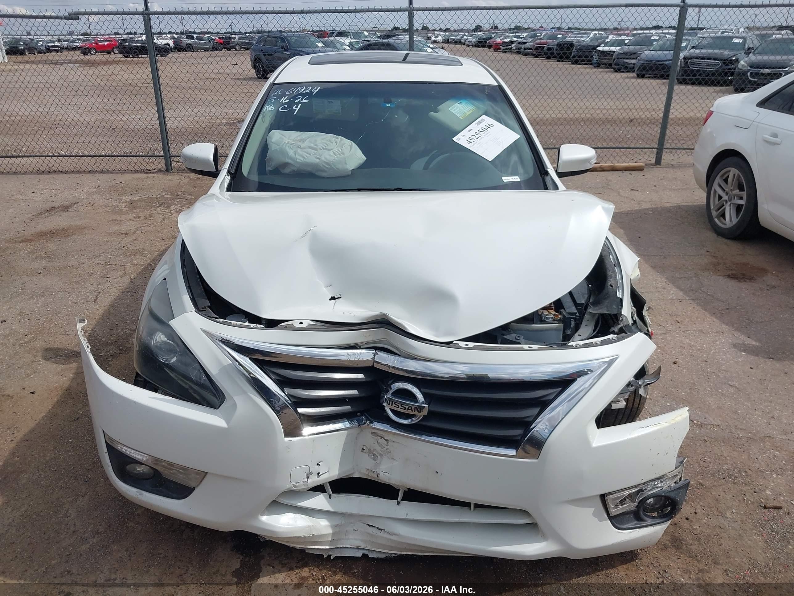 2015 Nissan Altima 2.5 Sv Белый vin: 1N4AL3AP9FC141932