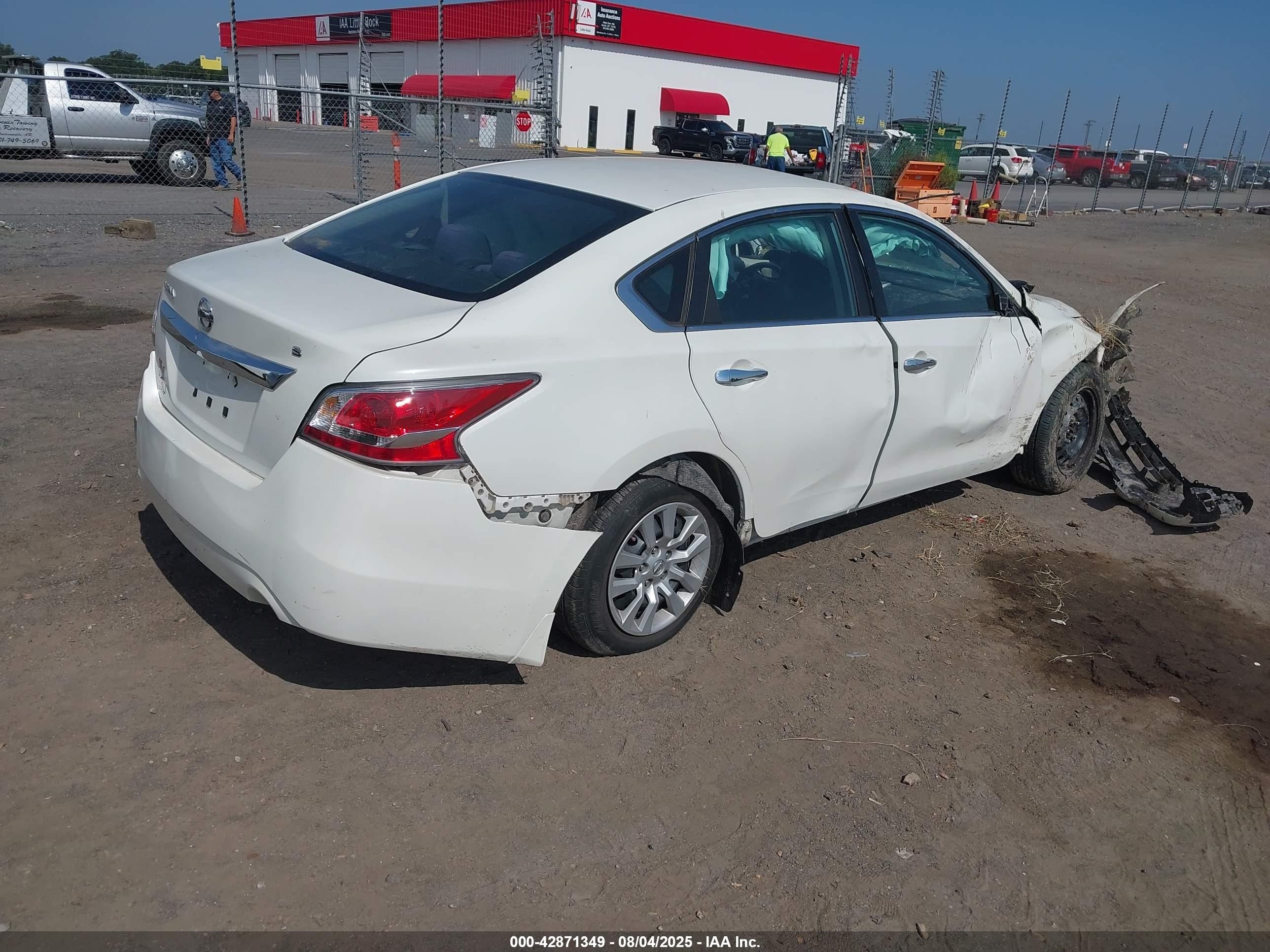 2015 Nissan Altima 2.5 S White vin: 1N4AL3AP9FC142823