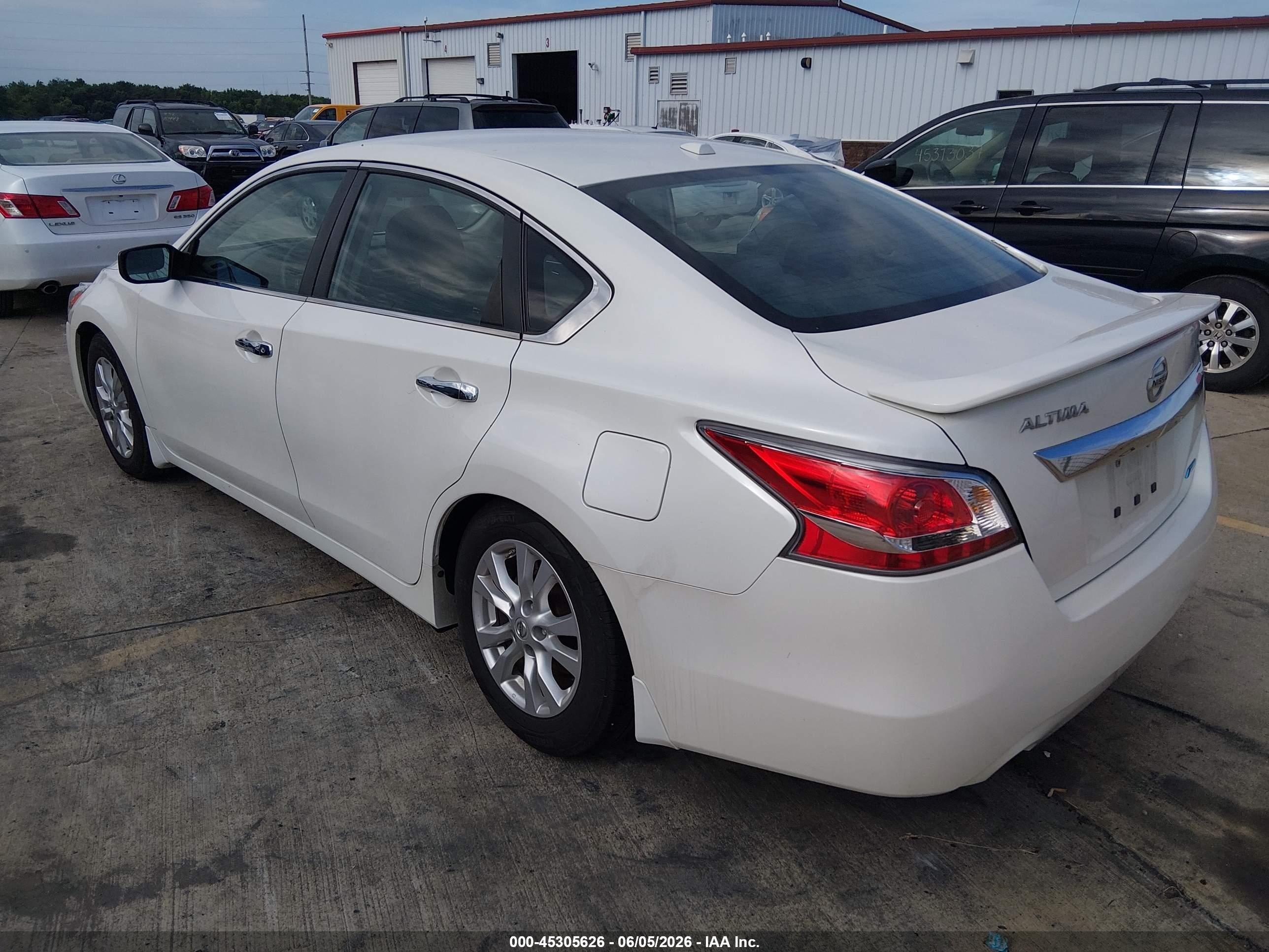 2015 Nissan Altima 2.5 S White vin: 1N4AL3AP9FC161601
