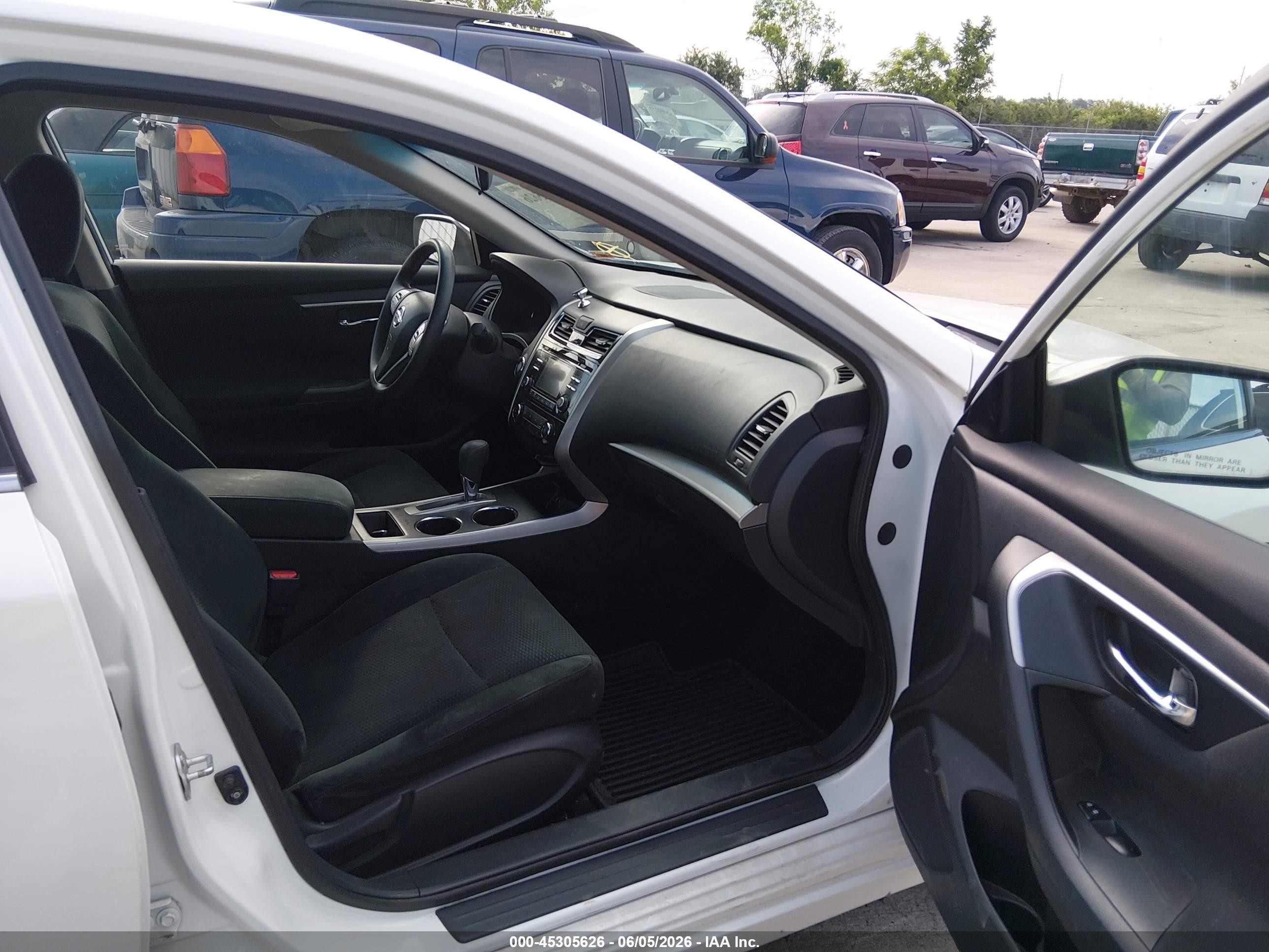 2015 Nissan Altima 2.5 S White vin: 1N4AL3AP9FC161601