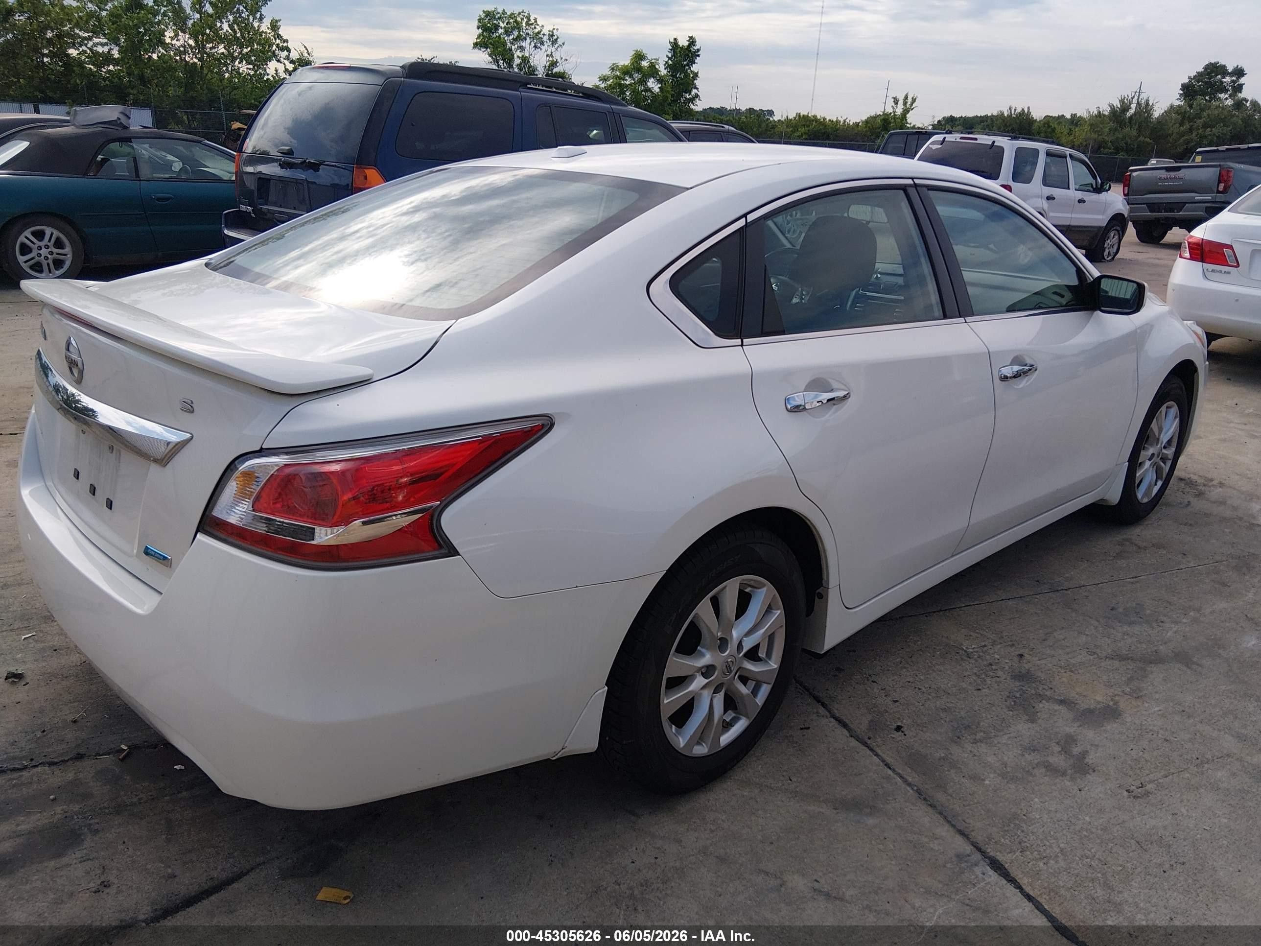 2015 Nissan Altima 2.5 S White vin: 1N4AL3AP9FC161601