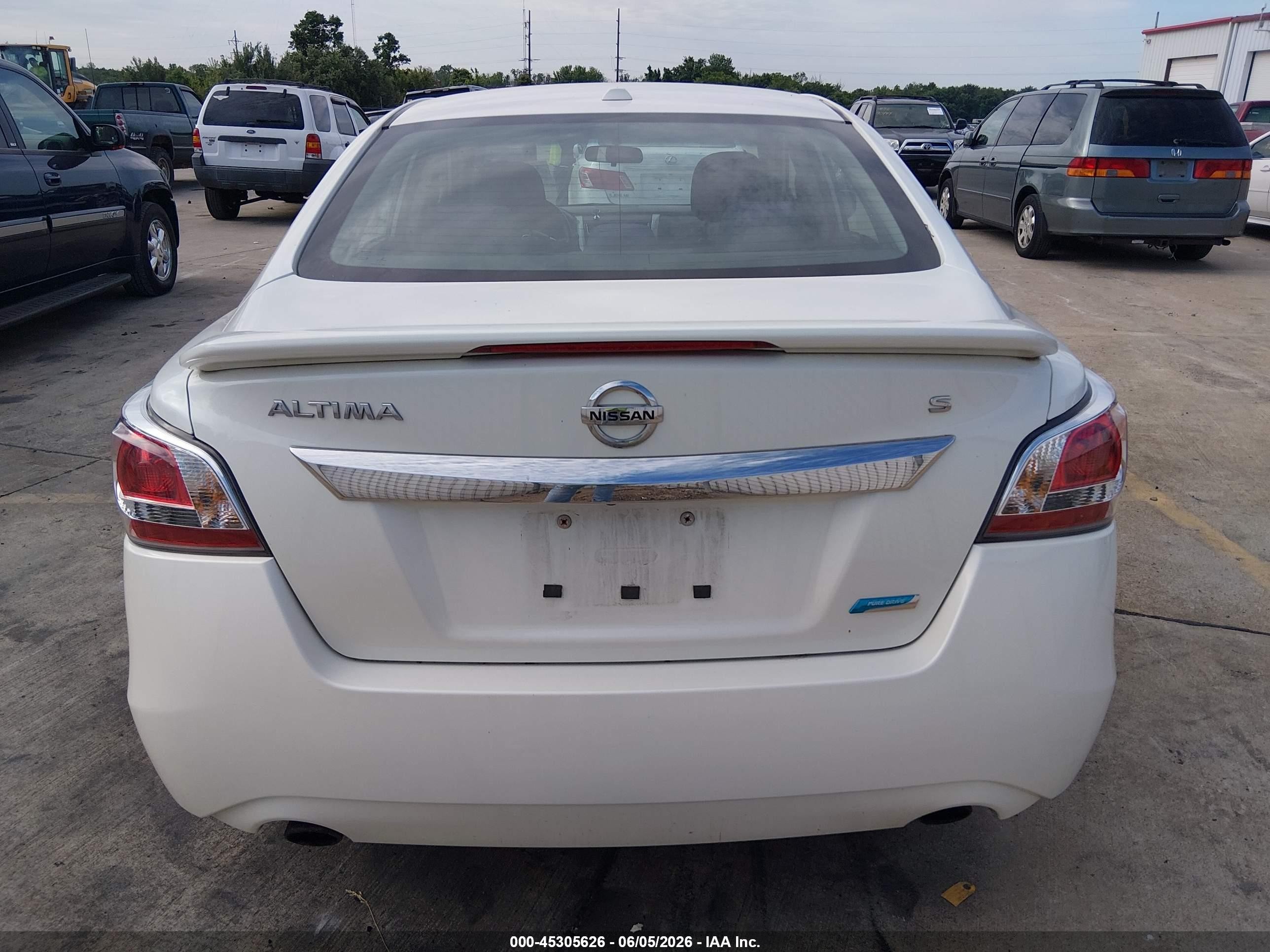2015 Nissan Altima 2.5 S White vin: 1N4AL3AP9FC161601