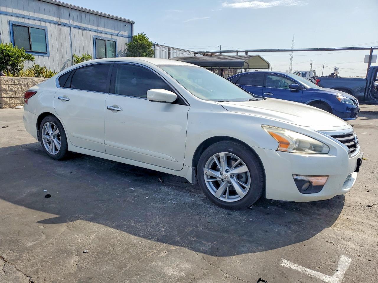 2015 Nissan Altima 2.5 Sv White vin: 1N4AL3AP9FC184246