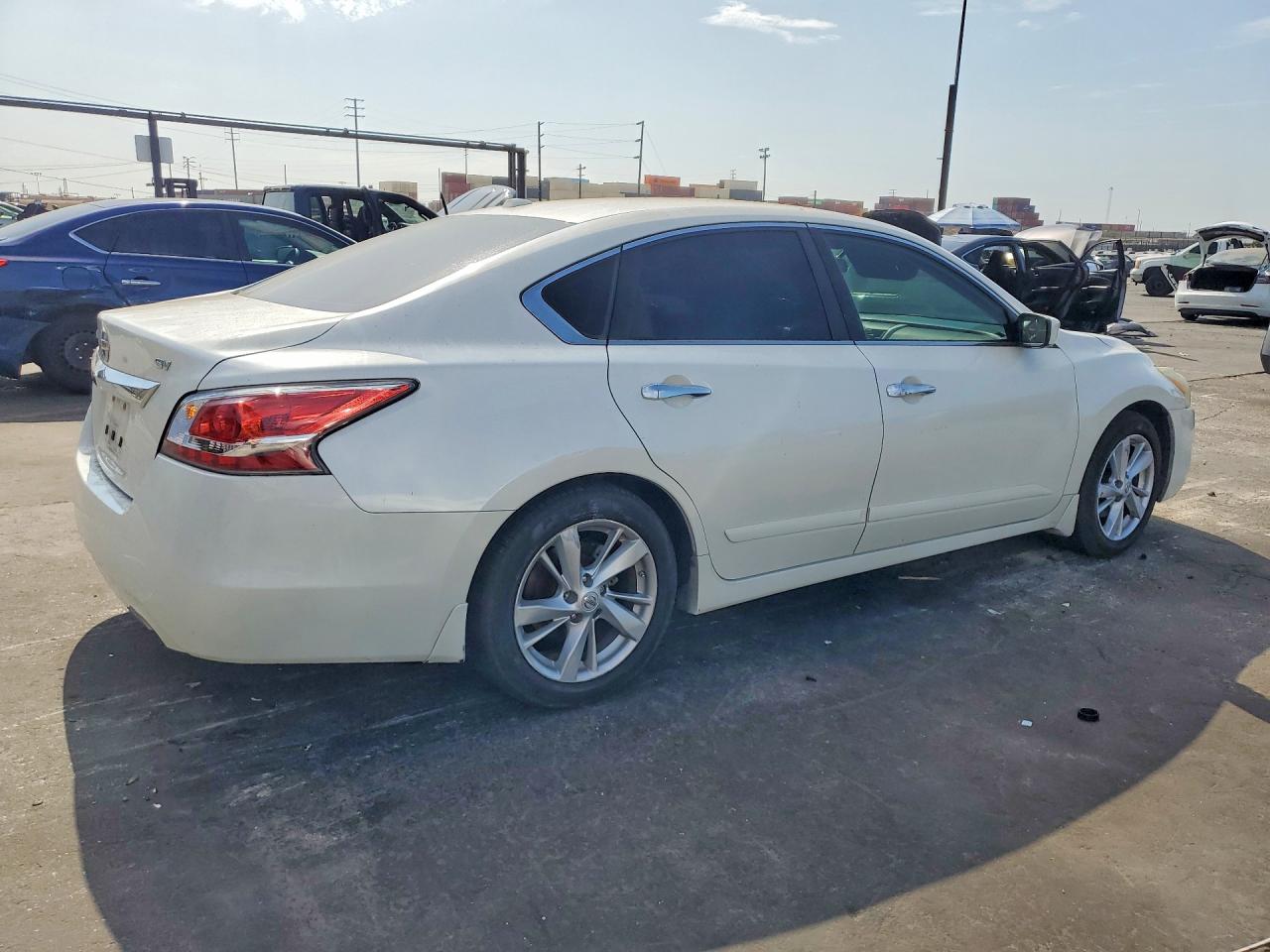 2015 Nissan Altima 2.5 Sv White vin: 1N4AL3AP9FC184246