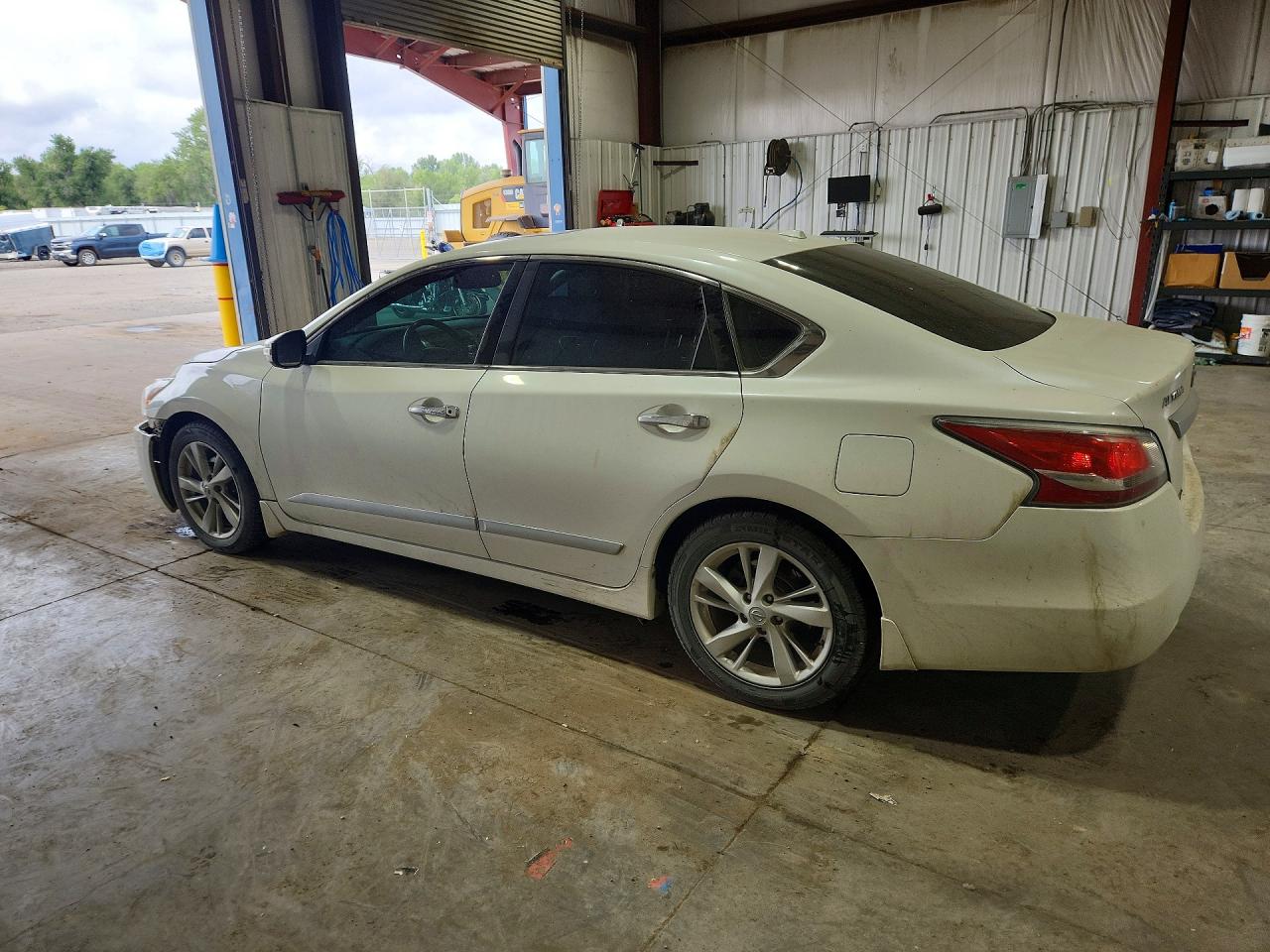 2015 Nissan Altima 2.5 Sv White vin: 1N4AL3AP9FC192458