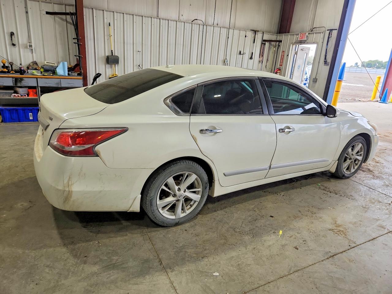 2015 Nissan Altima 2.5 Sv White vin: 1N4AL3AP9FC192458