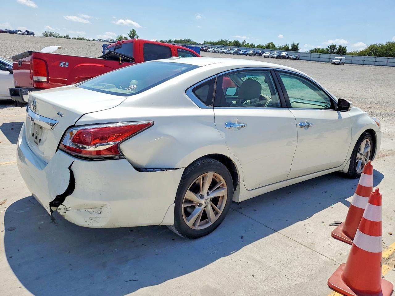 2015 Nissan Altima 2.5 Sv White vin: 1N4AL3AP9FC204849