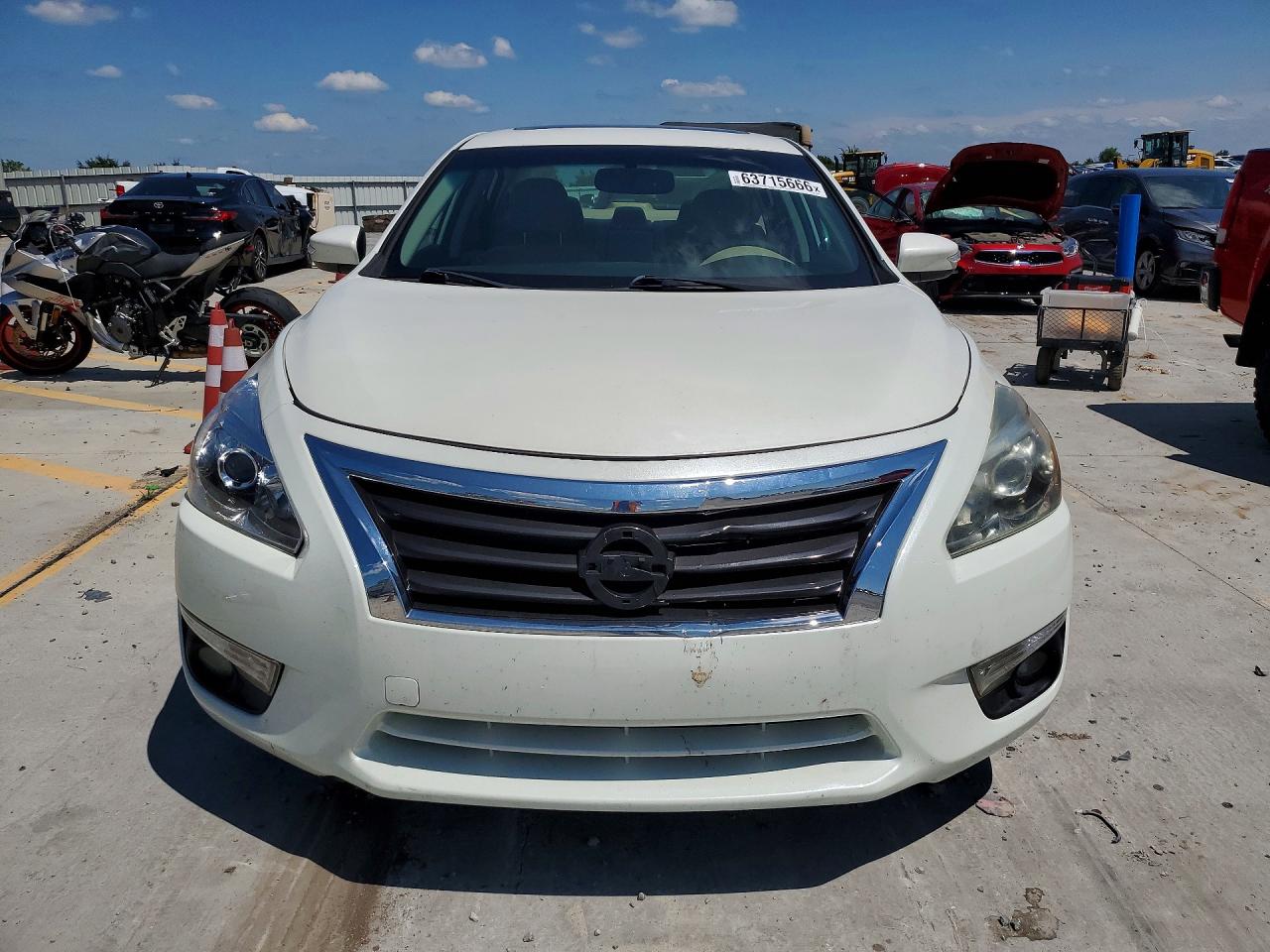 2015 Nissan Altima 2.5 Sv White vin: 1N4AL3AP9FC204849