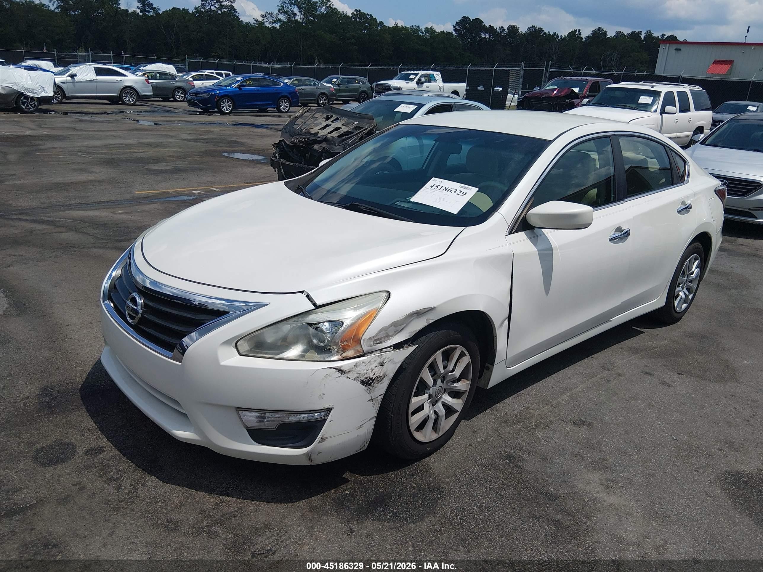 2015 Nissan Altima 2.5 S White vin: 1N4AL3AP9FC204902