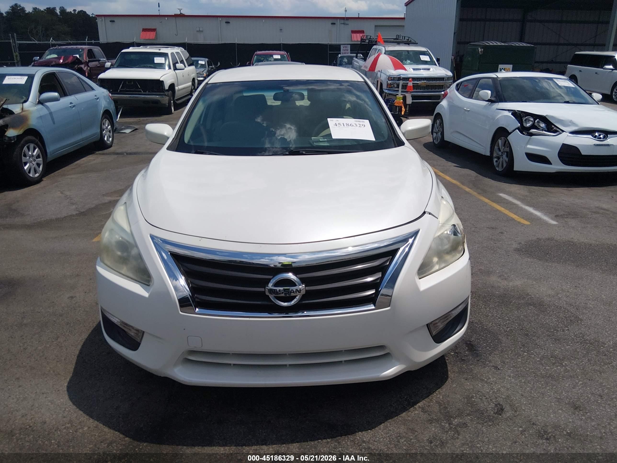 2015 Nissan Altima 2.5 S White vin: 1N4AL3AP9FC204902