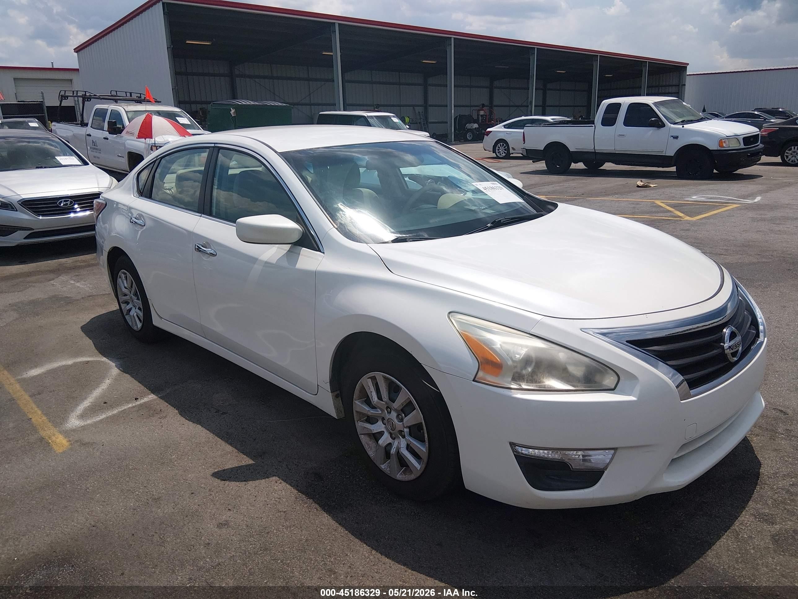 2015 Nissan Altima 2.5 S White vin: 1N4AL3AP9FC204902