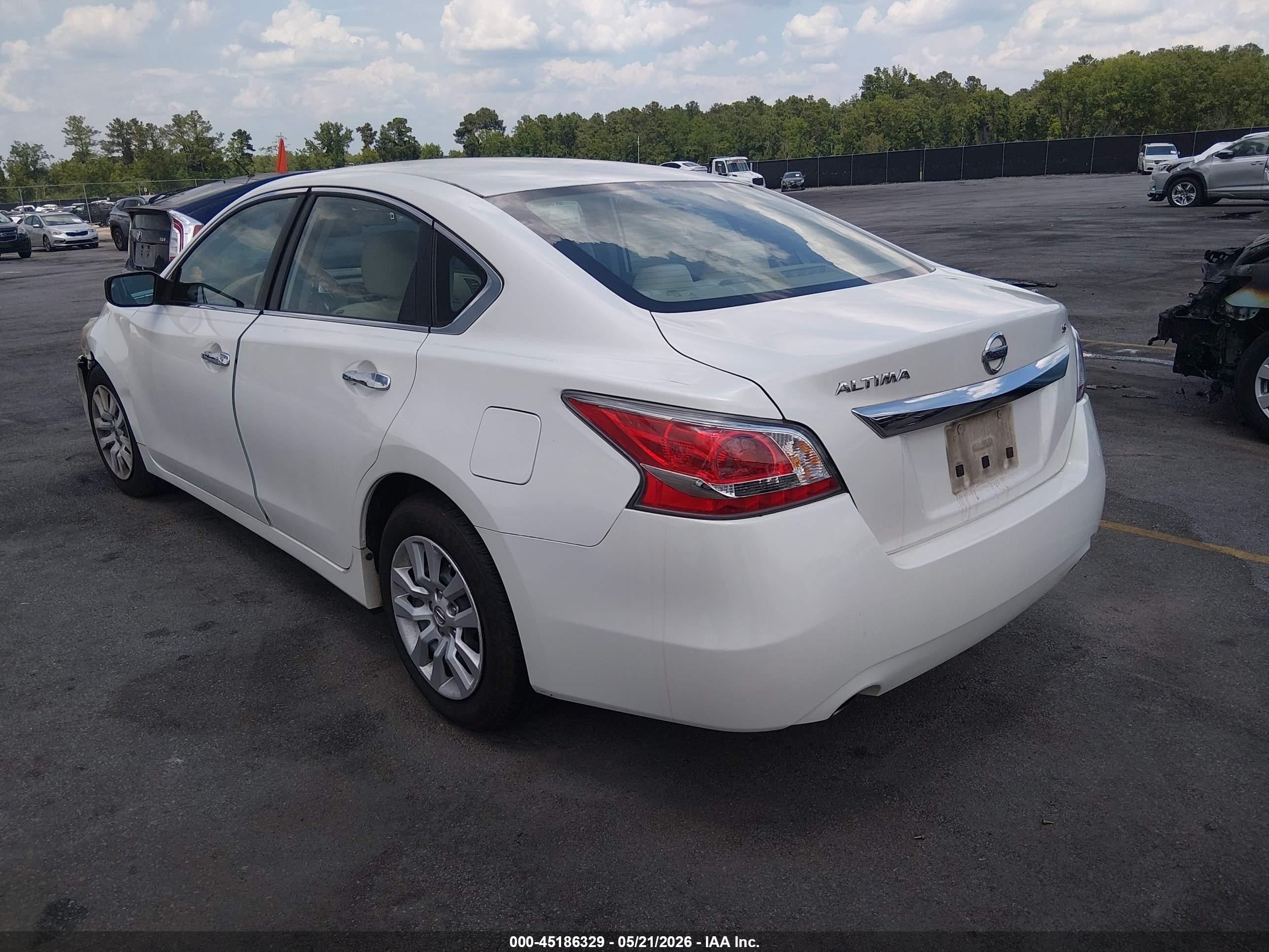 2015 Nissan Altima 2.5 S White vin: 1N4AL3AP9FC204902