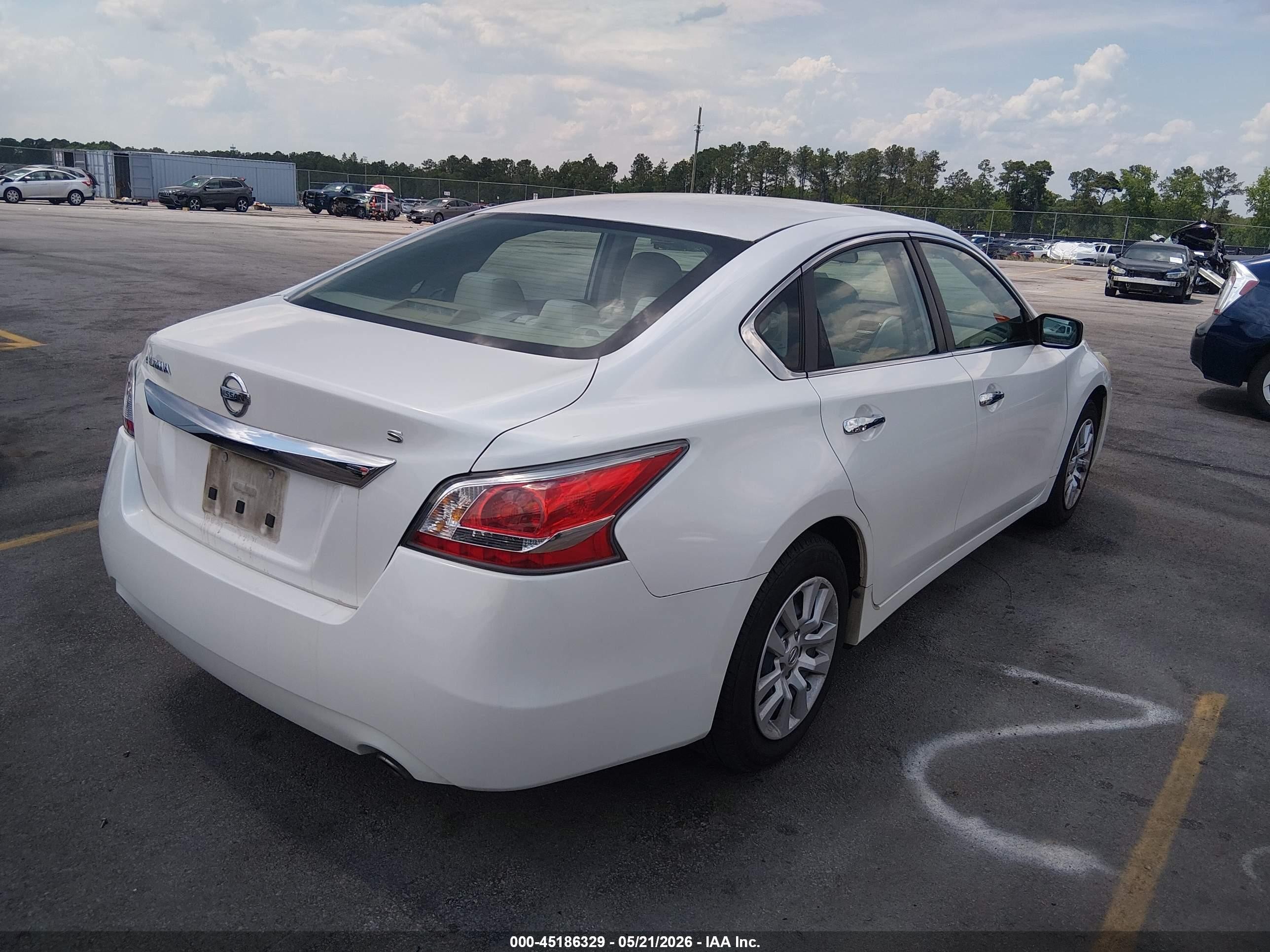 2015 Nissan Altima 2.5 S White vin: 1N4AL3AP9FC204902