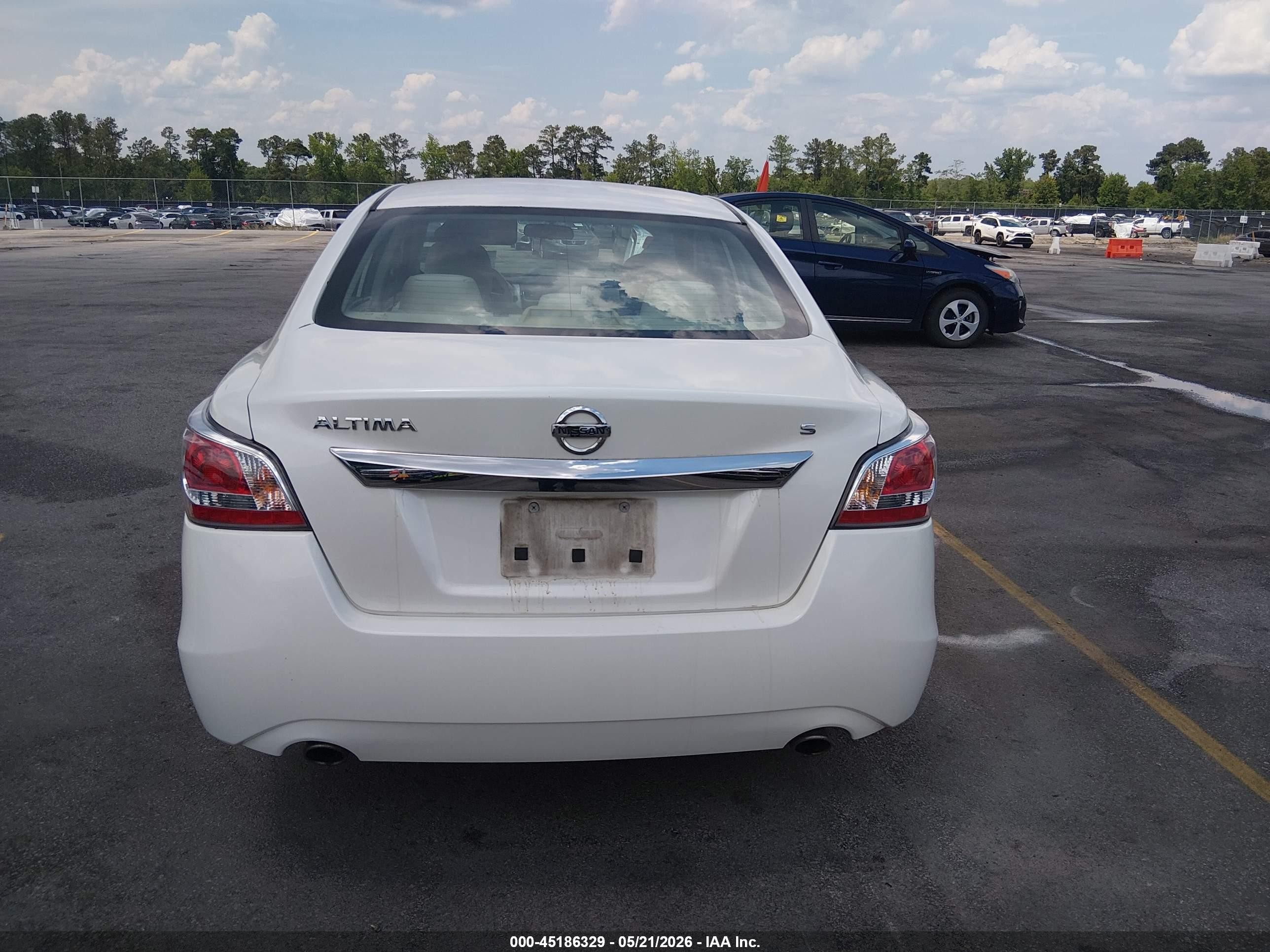 2015 Nissan Altima 2.5 S White vin: 1N4AL3AP9FC204902