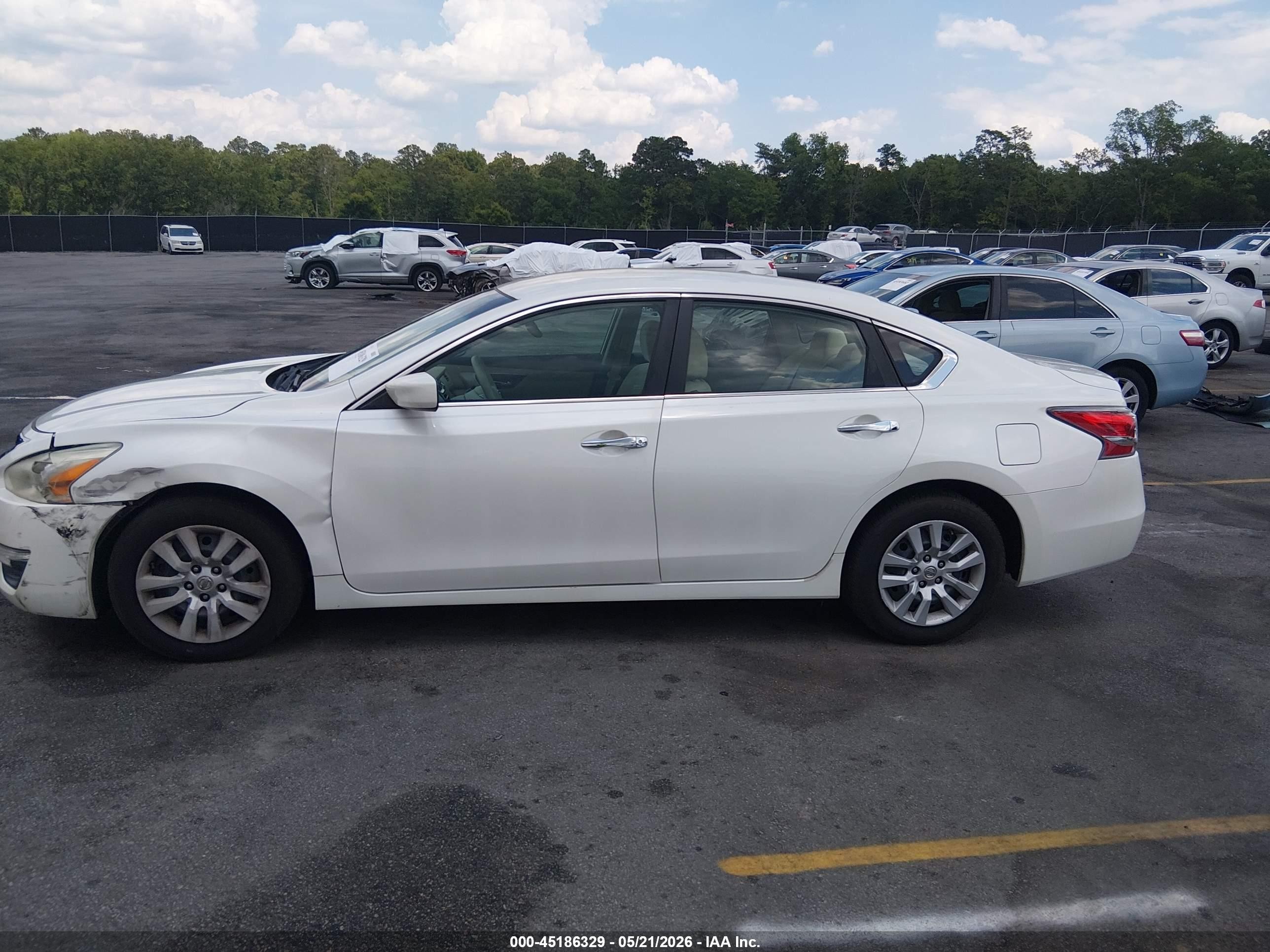2015 Nissan Altima 2.5 S White vin: 1N4AL3AP9FC204902
