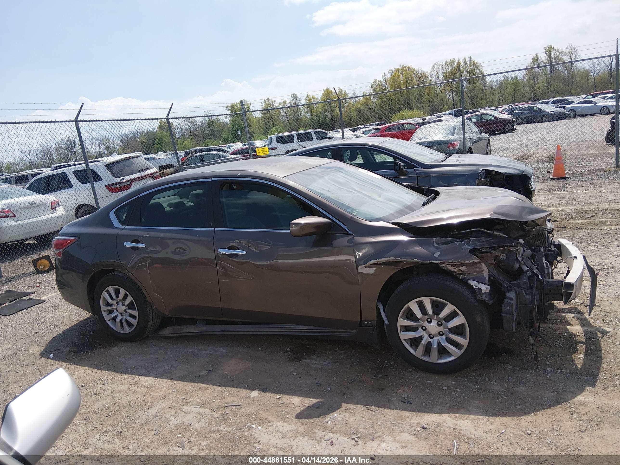 2015 Nissan Altima 2.5 S Brown vin: 1N4AL3AP9FC208187