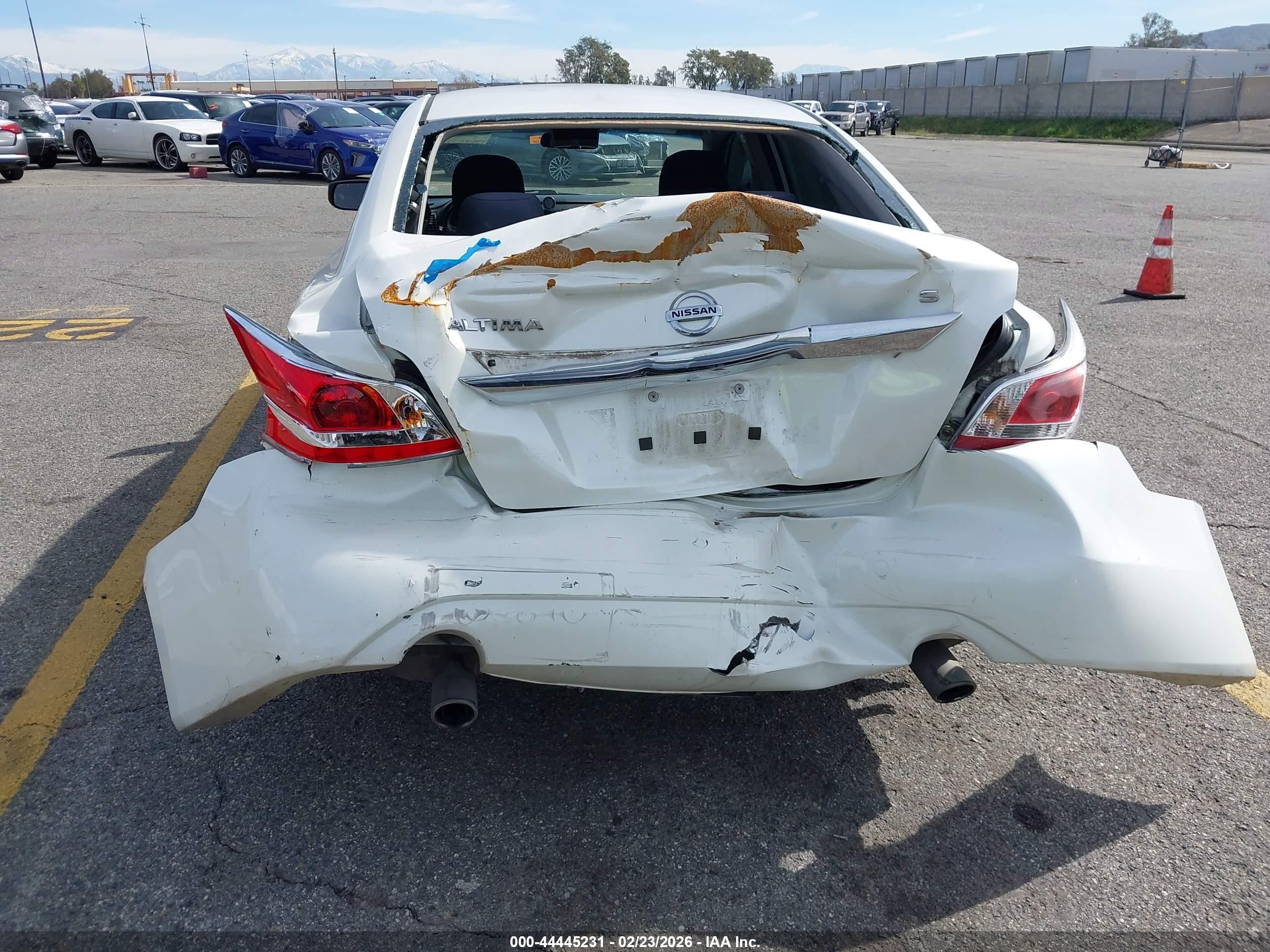 2015 Nissan Altima 2.5/2.5 S/2.5 Sl/2.5 Sv Белый vin: 1N4AL3AP9FC212000