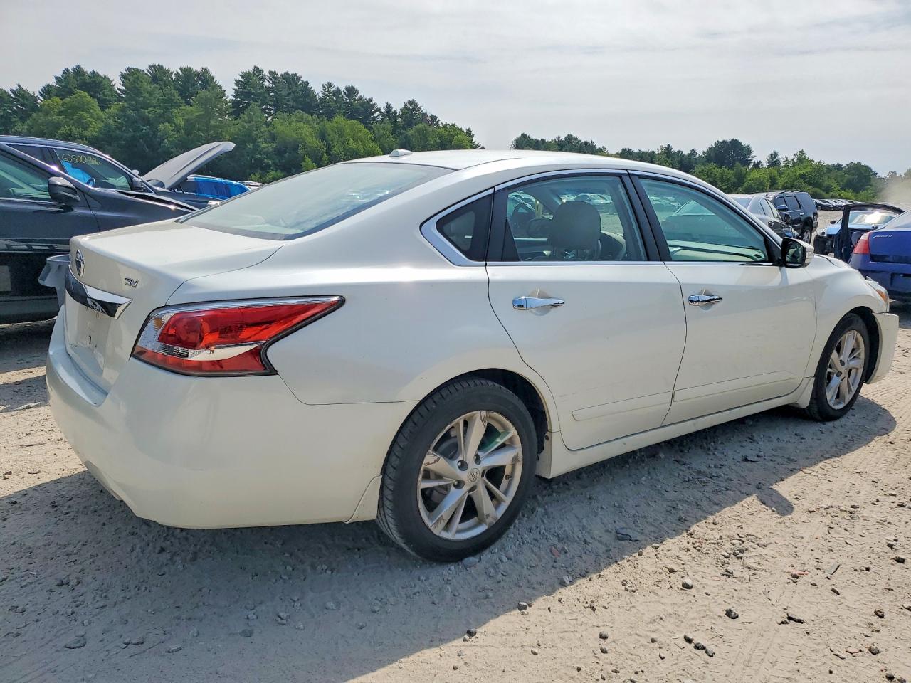 2015 Nissan Altima 2.5 Sv White vin: 1N4AL3AP9FC219321