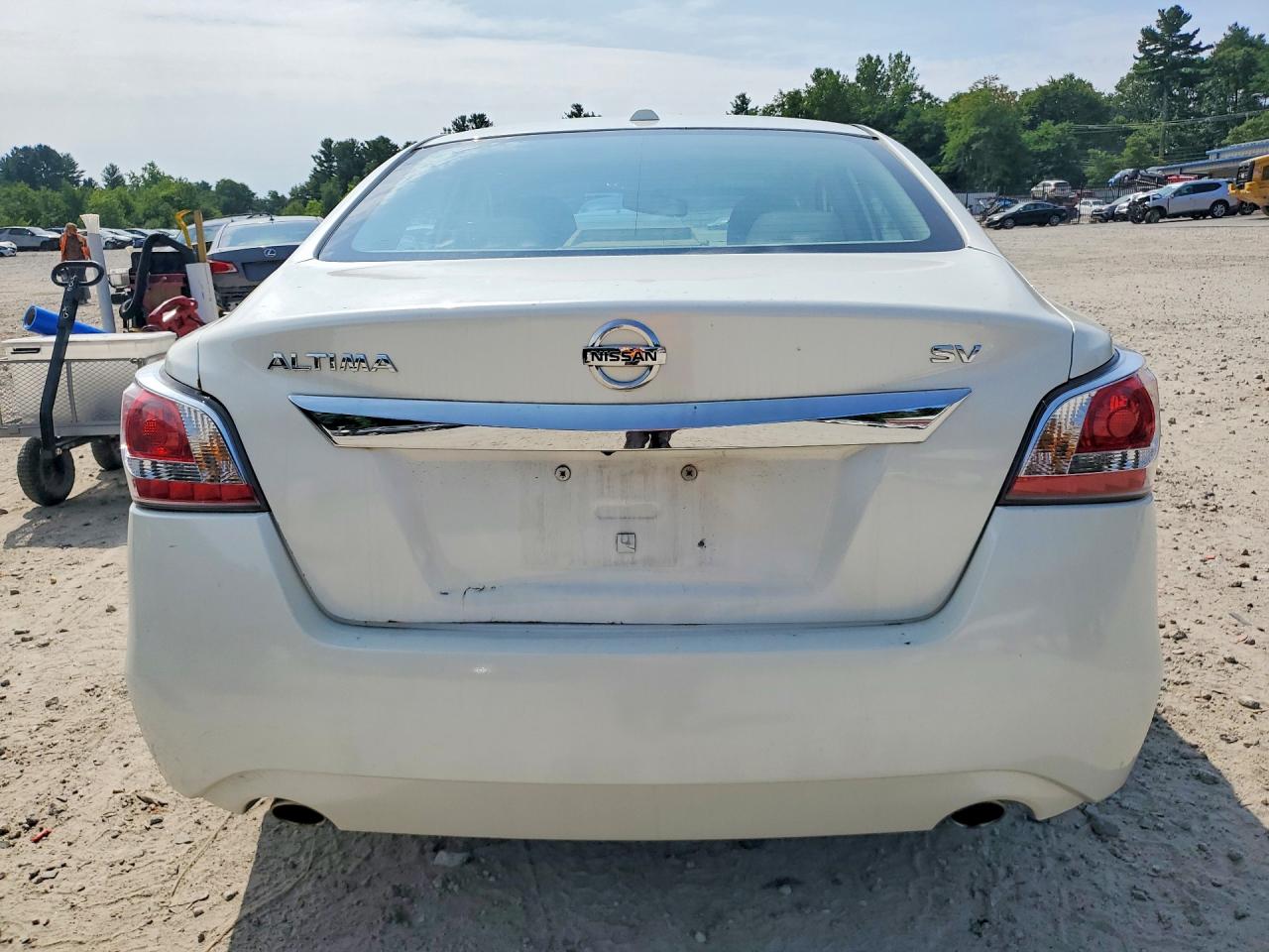 2015 Nissan Altima 2.5 Sv White vin: 1N4AL3AP9FC219321