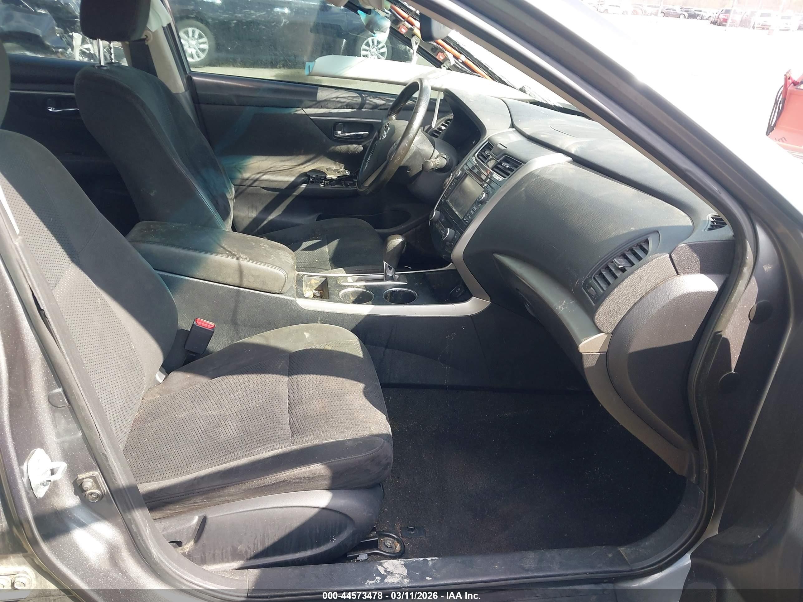 2015 Nissan Altima 2.5 Sv Серый vin: 1N4AL3AP9FC236037
