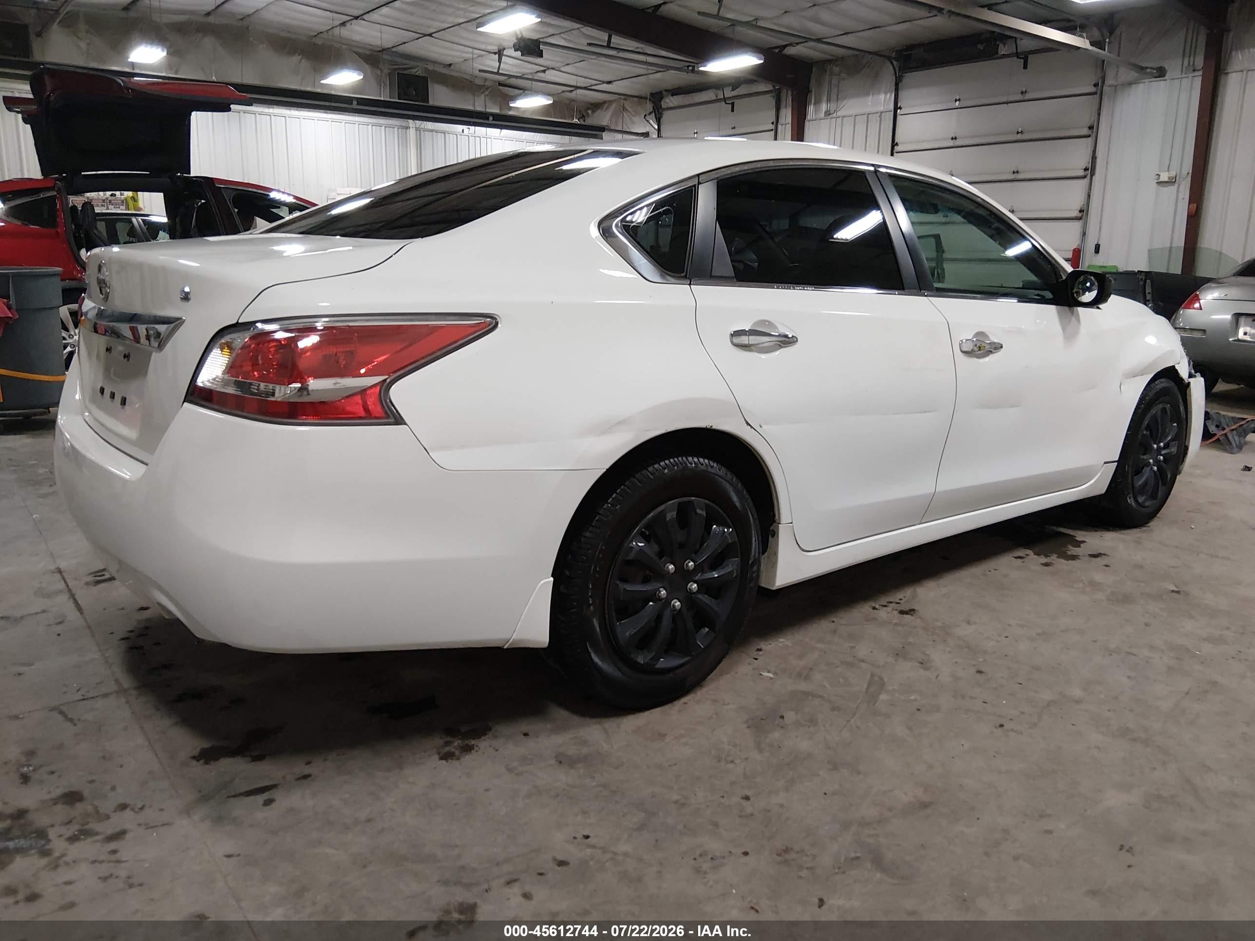 2015 Nissan Altima 2.5 S White vin: 1N4AL3AP9FC250696