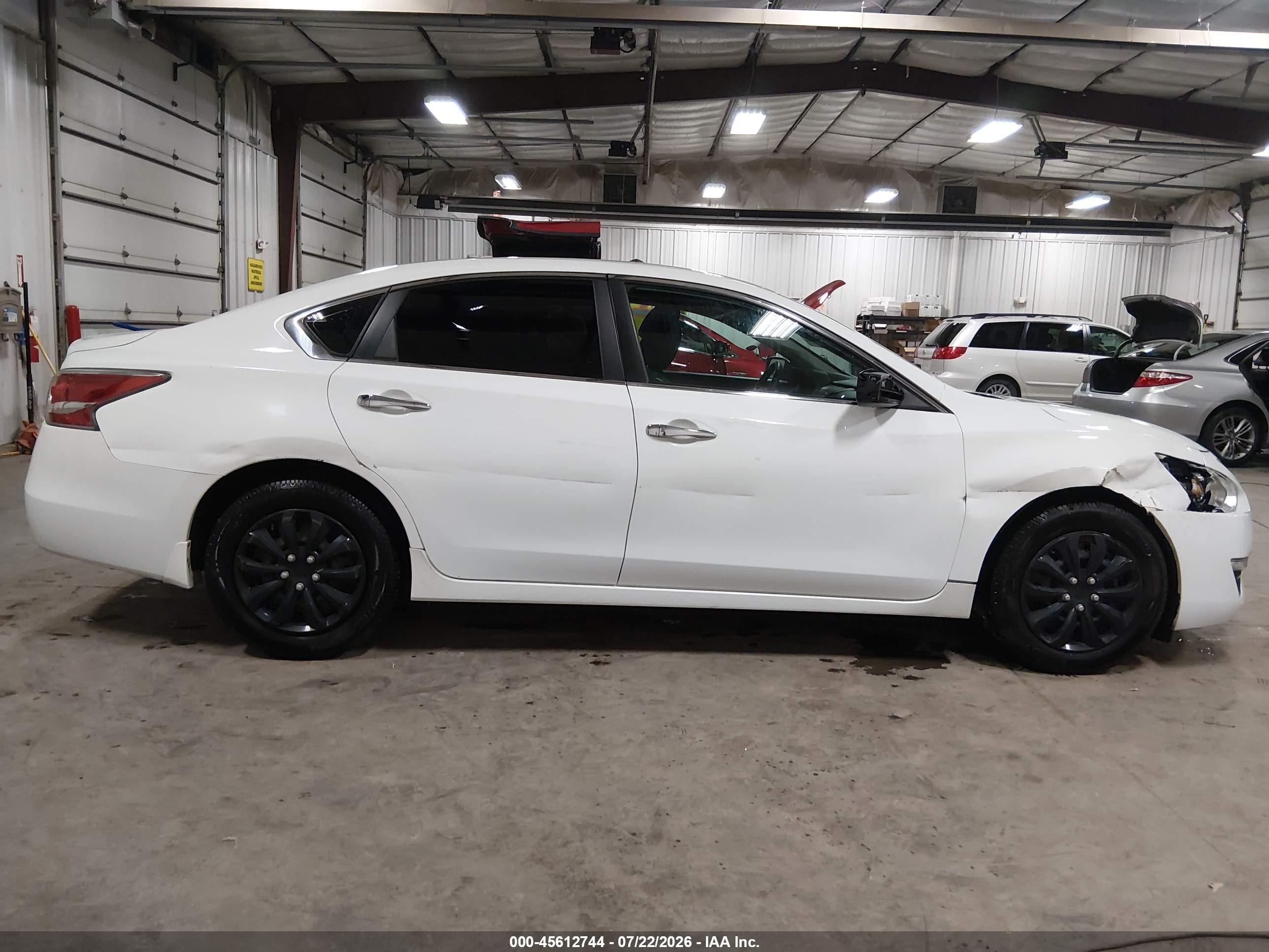 2015 Nissan Altima 2.5 S White vin: 1N4AL3AP9FC250696