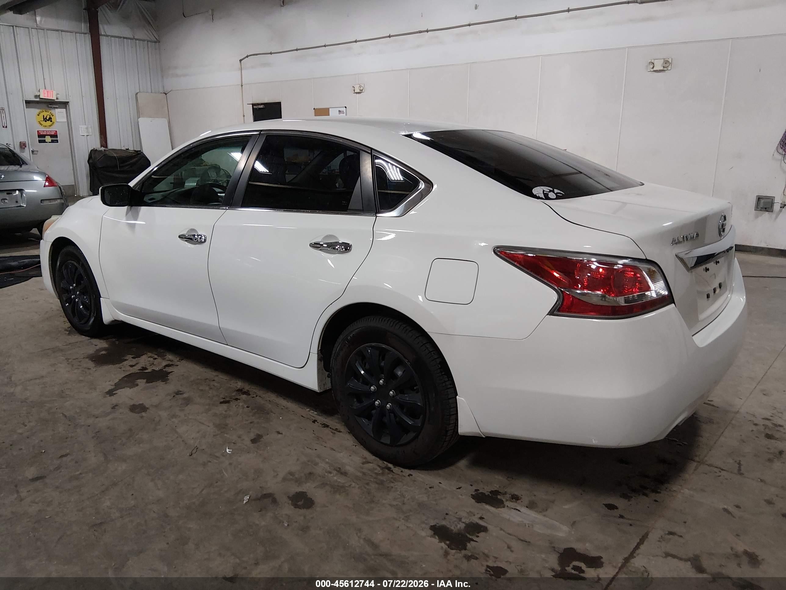 2015 Nissan Altima 2.5 S White vin: 1N4AL3AP9FC250696