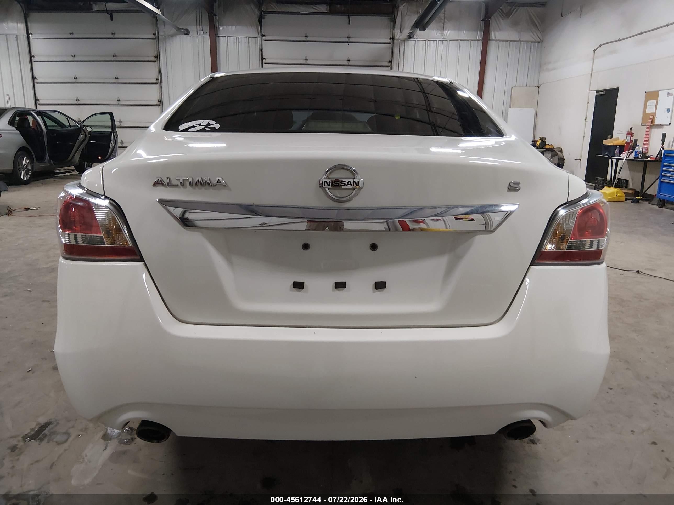 2015 Nissan Altima 2.5 S White vin: 1N4AL3AP9FC250696