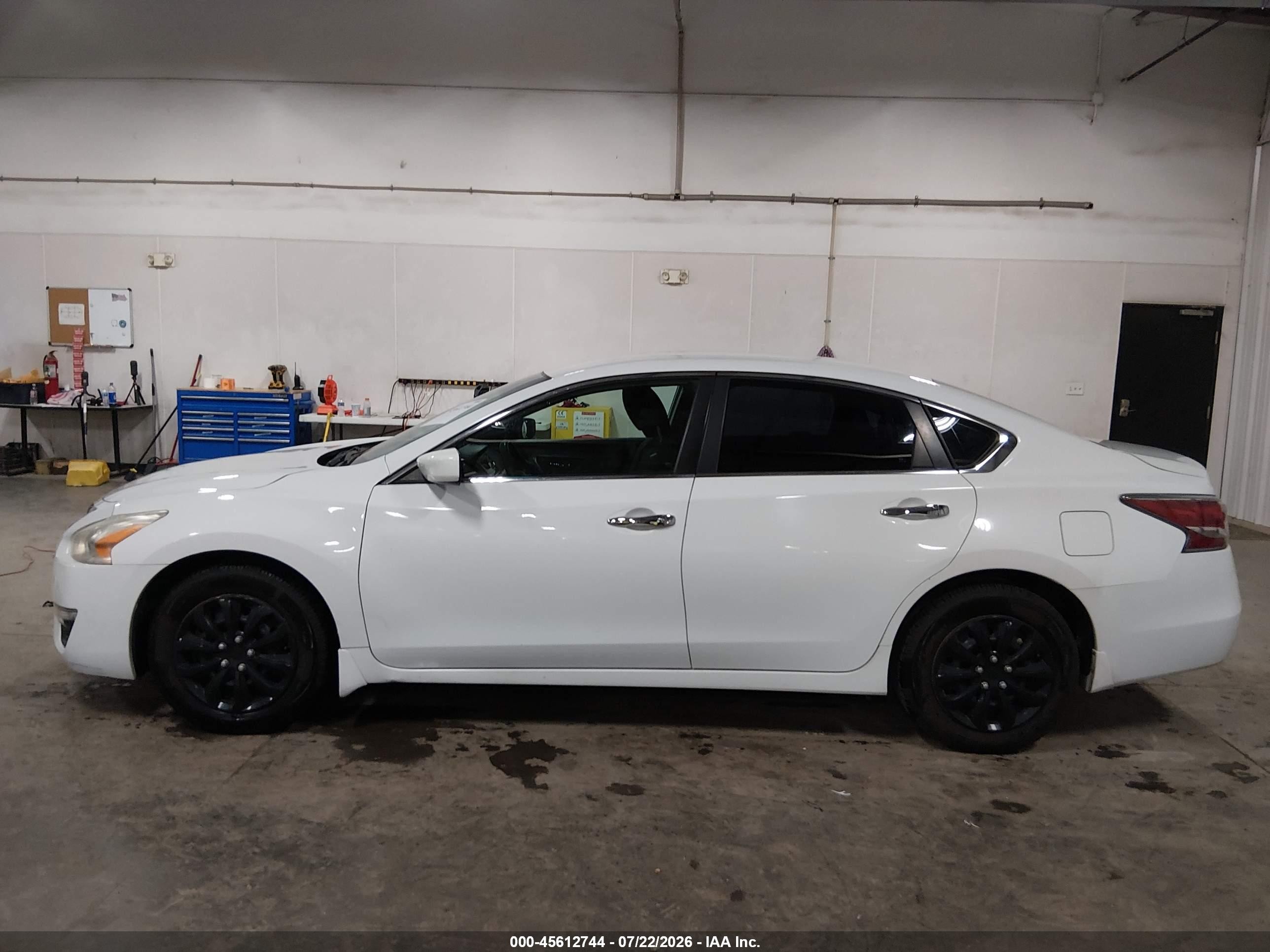 2015 Nissan Altima 2.5 S White vin: 1N4AL3AP9FC250696