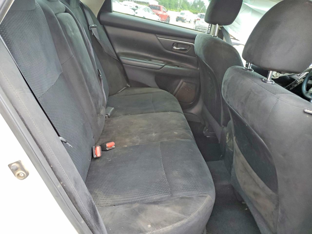 2015 Nissan Altima 2.5 S Silver vin: 1N4AL3AP9FC284010