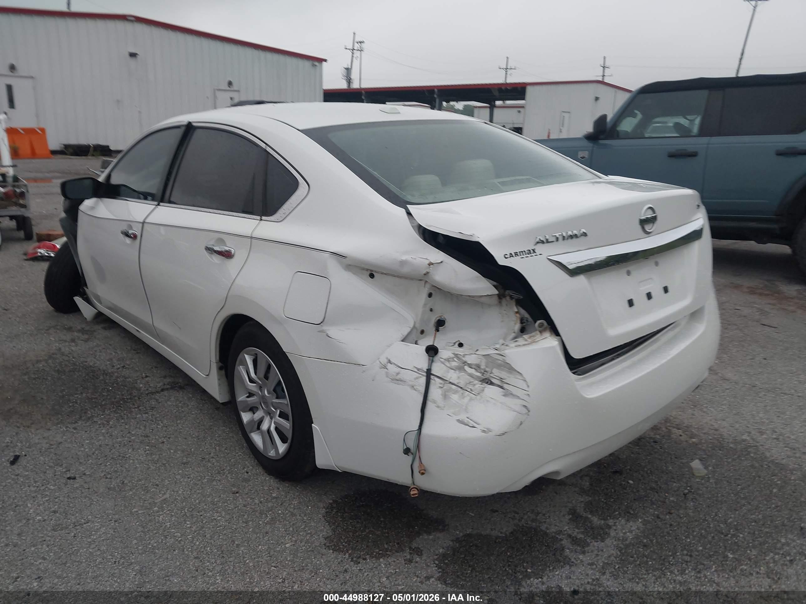 2015 Nissan Altima 2.5 S White vin: 1N4AL3AP9FC413282