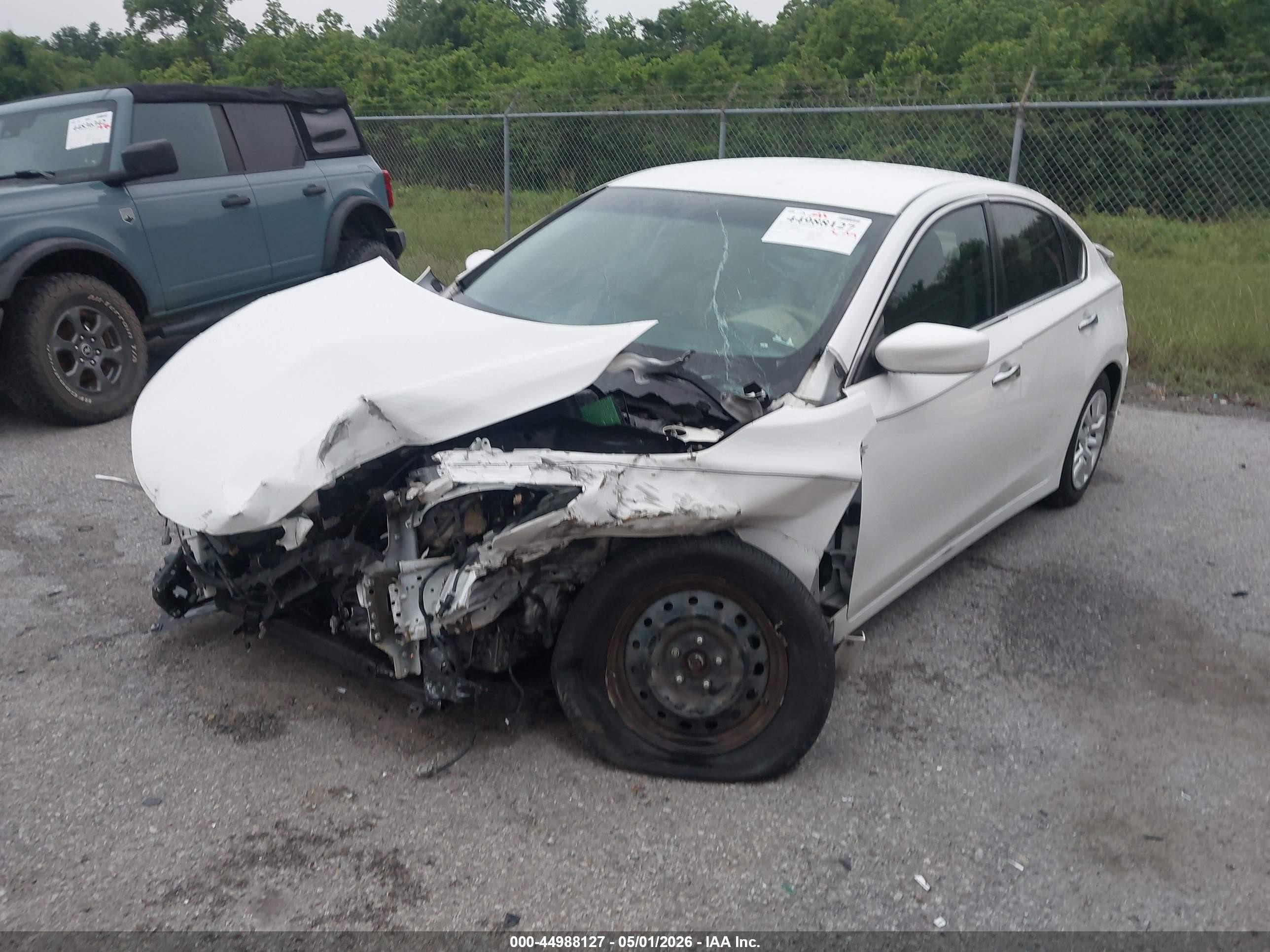 2015 Nissan Altima 2.5 S White vin: 1N4AL3AP9FC413282