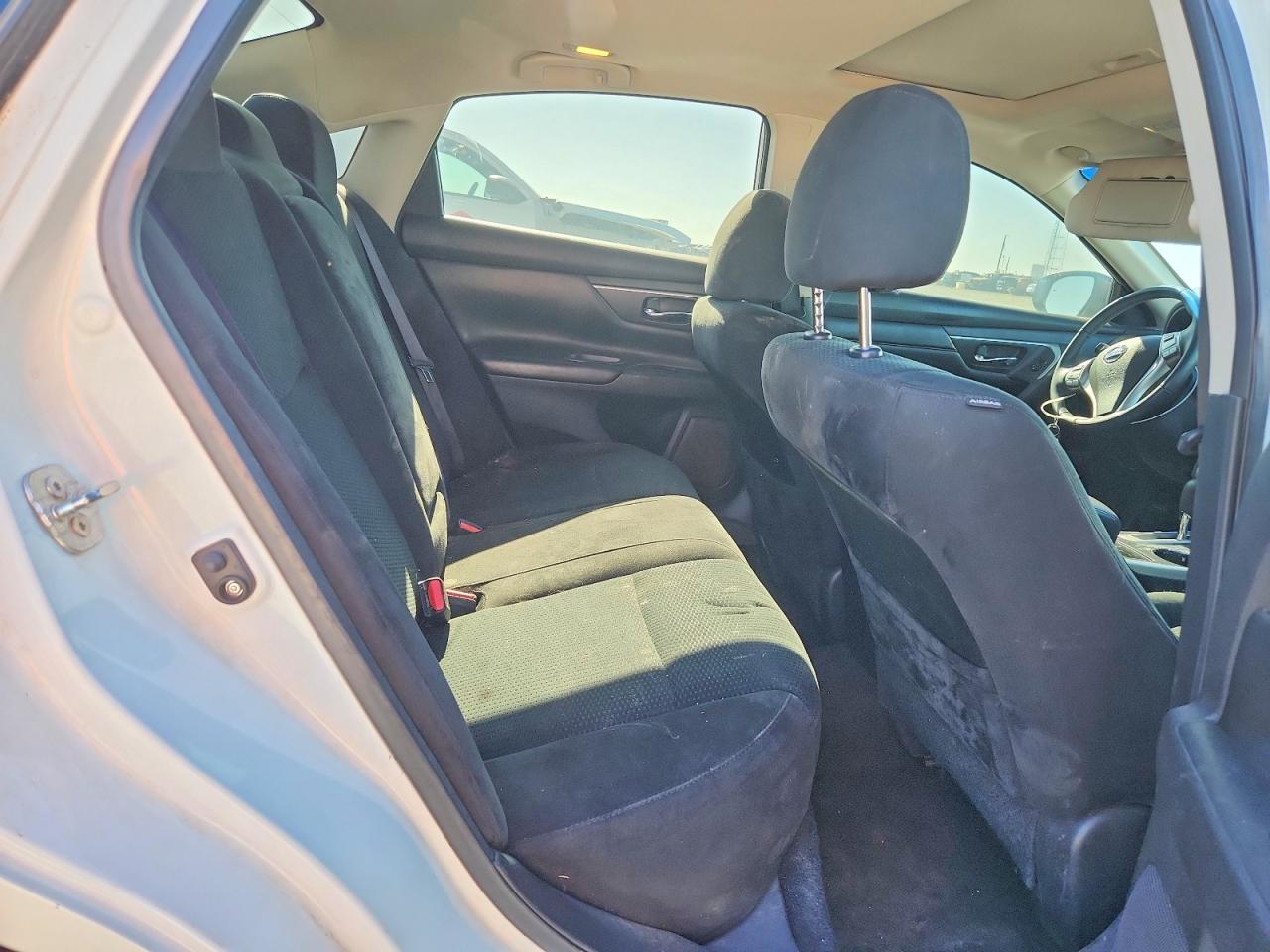 2015 Nissan Altima 2.5 Sv White vin: 1N4AL3AP9FC436318