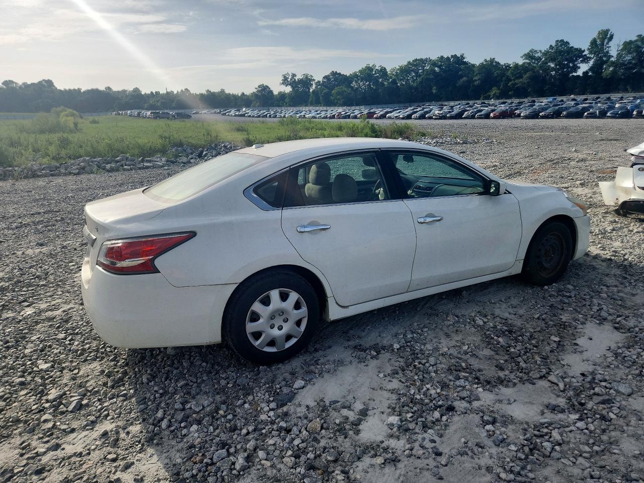 2015 Nissan Altima 2.5 S White vin: 1N4AL3AP9FC458948