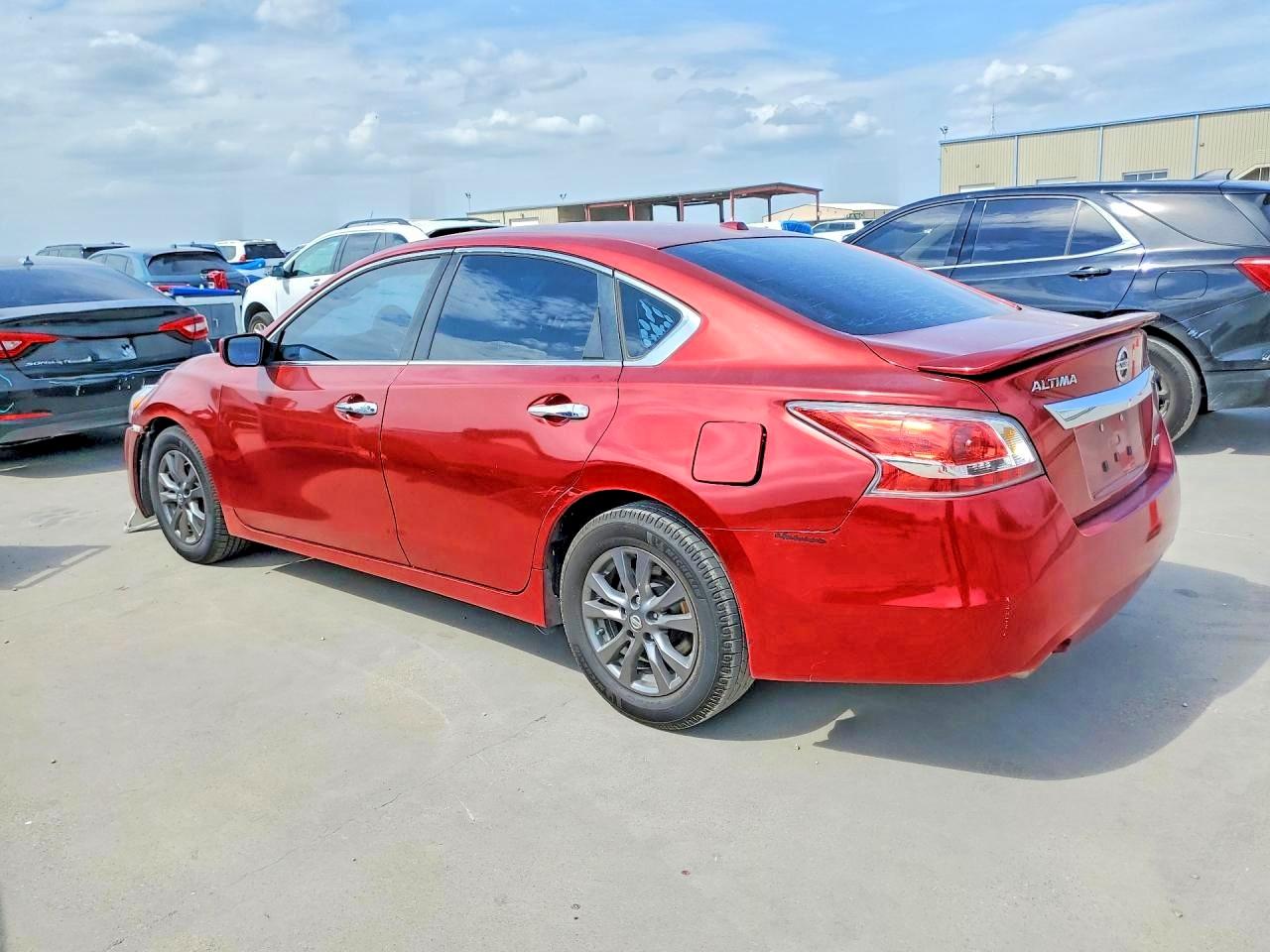 2015 Nissan Altima 2.5 S Красный vin: 1N4AL3AP9FC477144