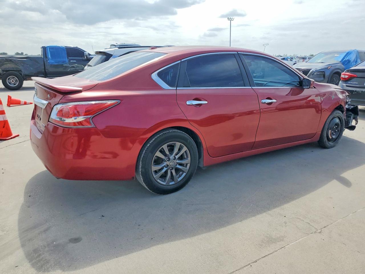 2015 Nissan Altima 2.5 S Красный vin: 1N4AL3AP9FC477144