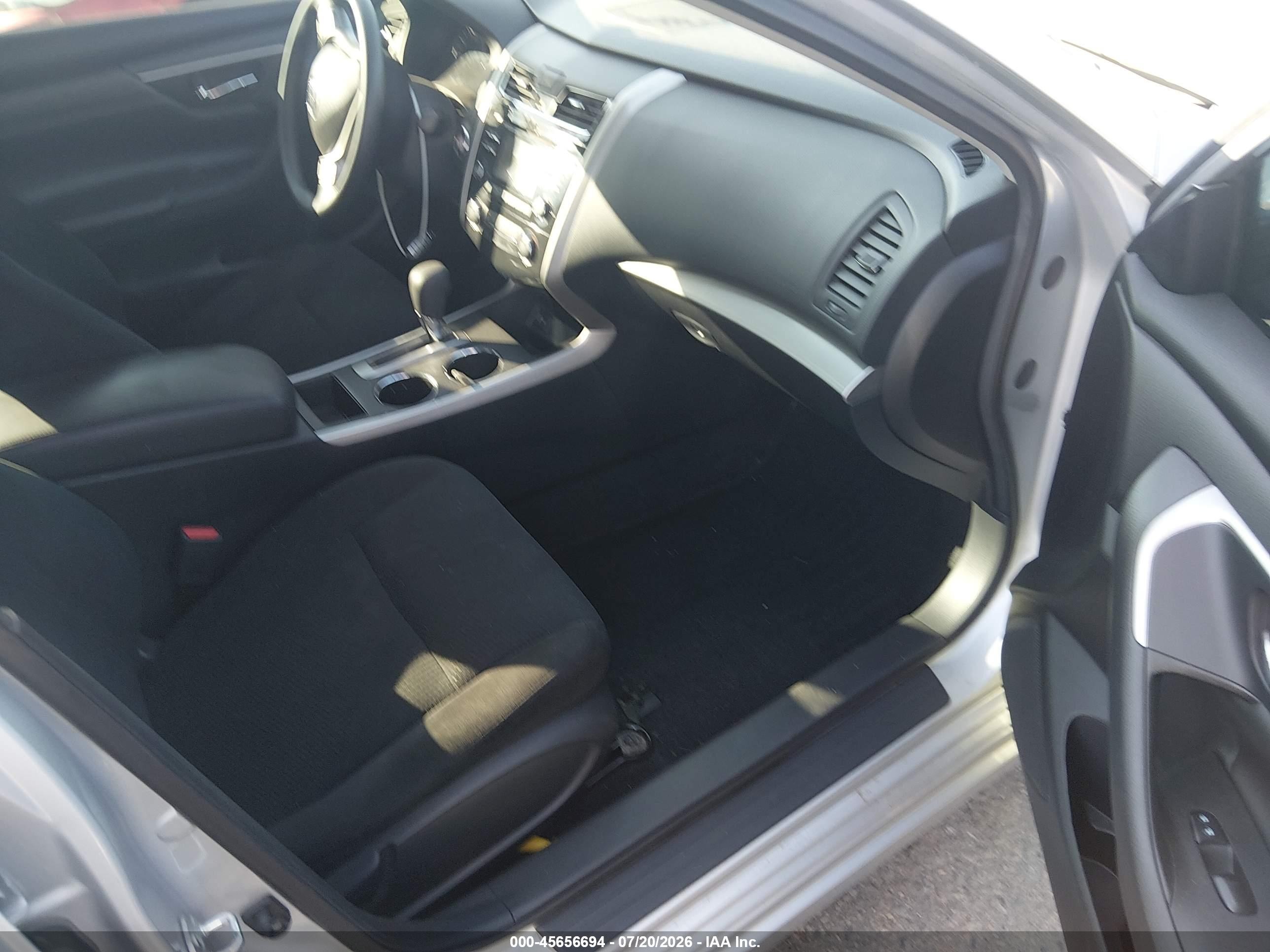 2015 Nissan Altima 2.5 S Silver vin: 1N4AL3AP9FC483638