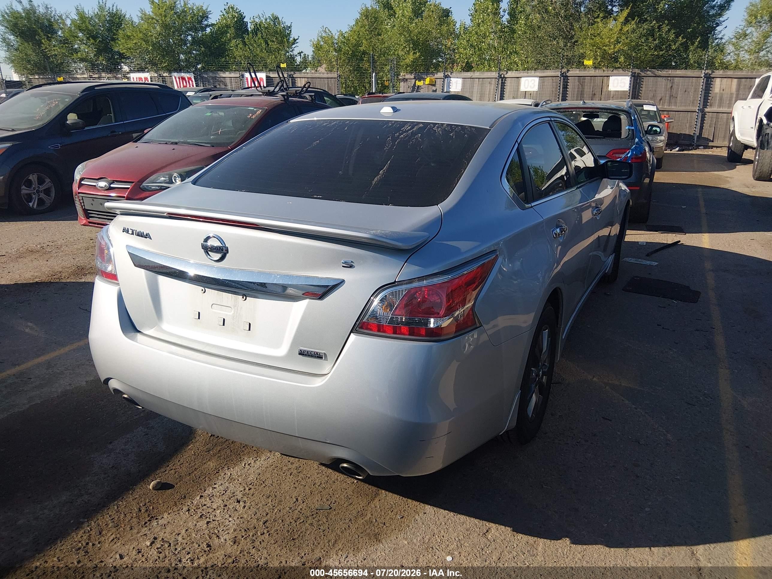 2015 Nissan Altima 2.5 S Silver vin: 1N4AL3AP9FC483638