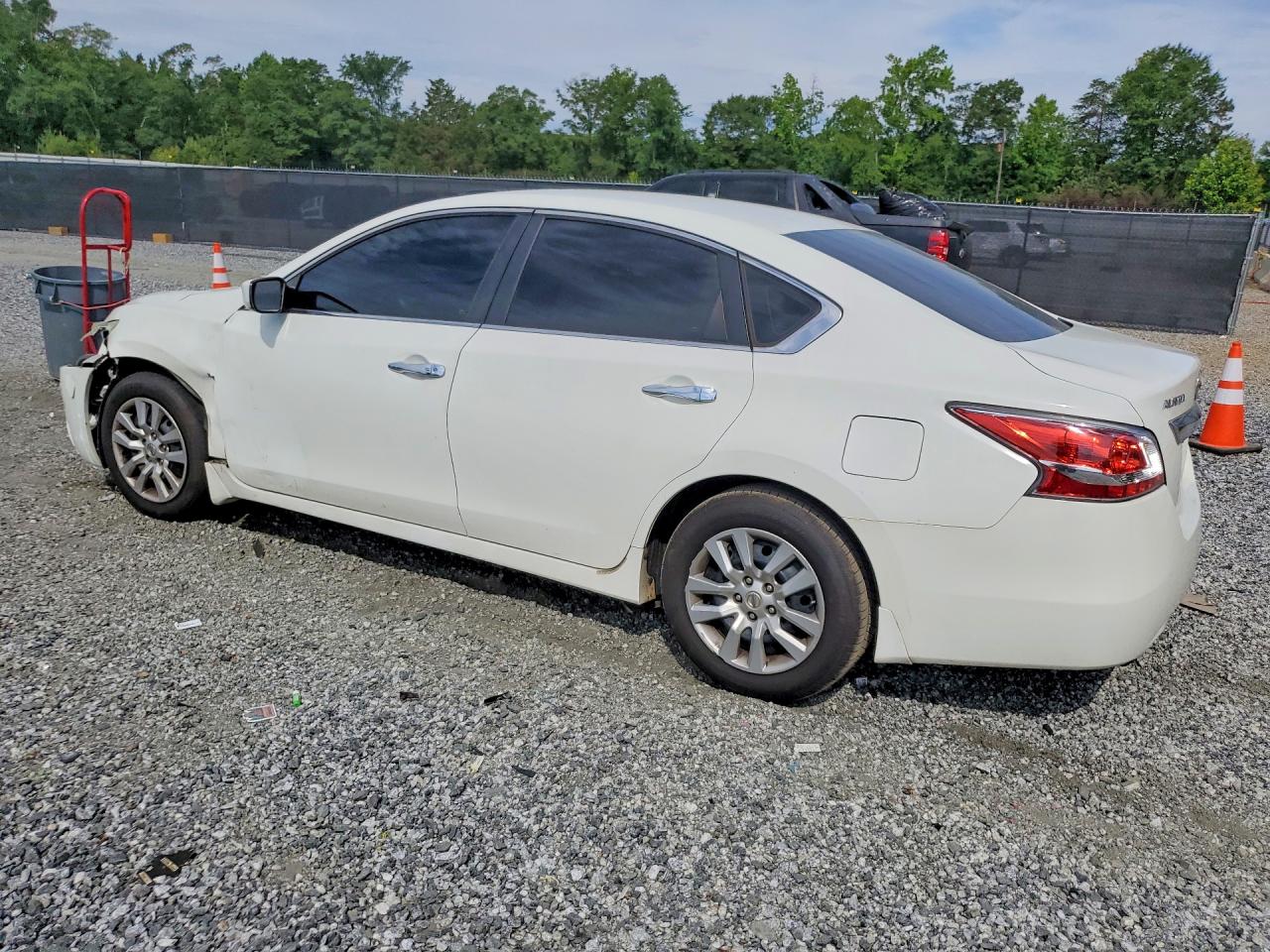 2015 Nissan Altima 2.5 S White vin: 1N4AL3AP9FC497054