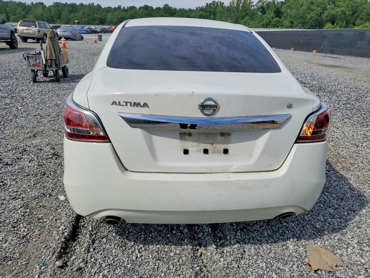 2015 Nissan Altima 2.5 S White vin: 1N4AL3AP9FC497054