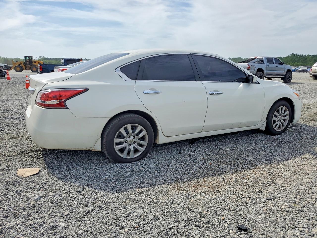 2015 Nissan Altima 2.5 S White vin: 1N4AL3AP9FC497054