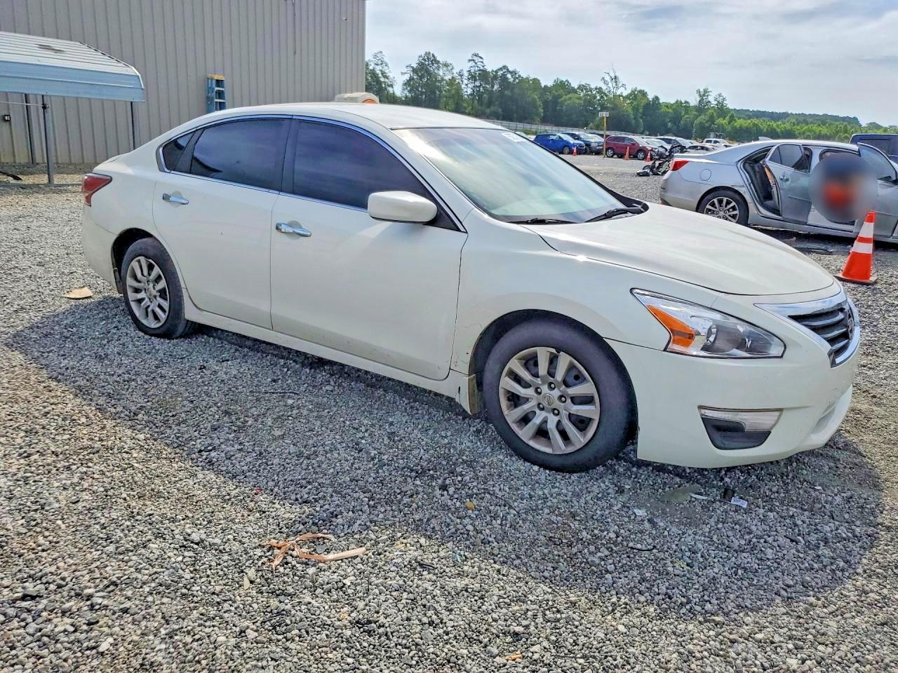 2015 Nissan Altima 2.5 S White vin: 1N4AL3AP9FC497054