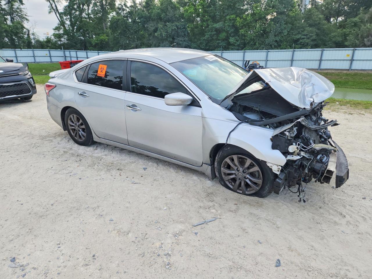 2015 Nissan Altima 2.5 S Silver vin: 1N4AL3AP9FC568043