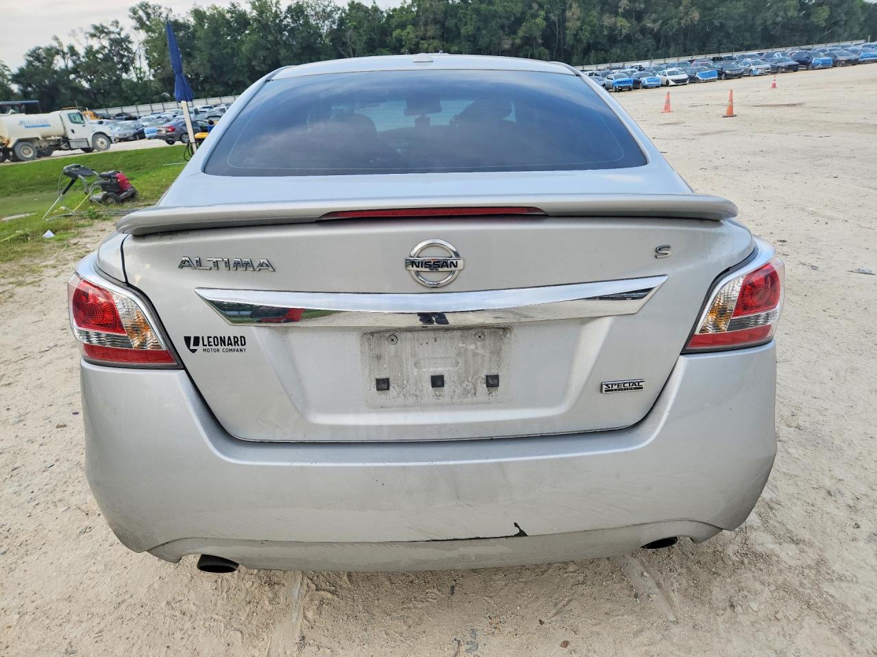 2015 Nissan Altima 2.5 S Silver vin: 1N4AL3AP9FC568043