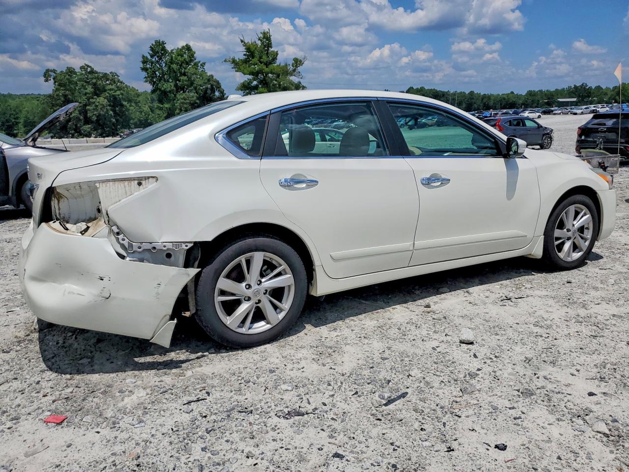 2015 Nissan Altima 2.5 Sv White vin: 1N4AL3AP9FC569810