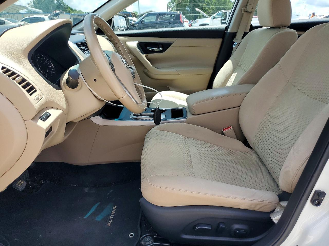 2015 Nissan Altima 2.5 Sv White vin: 1N4AL3AP9FC569810