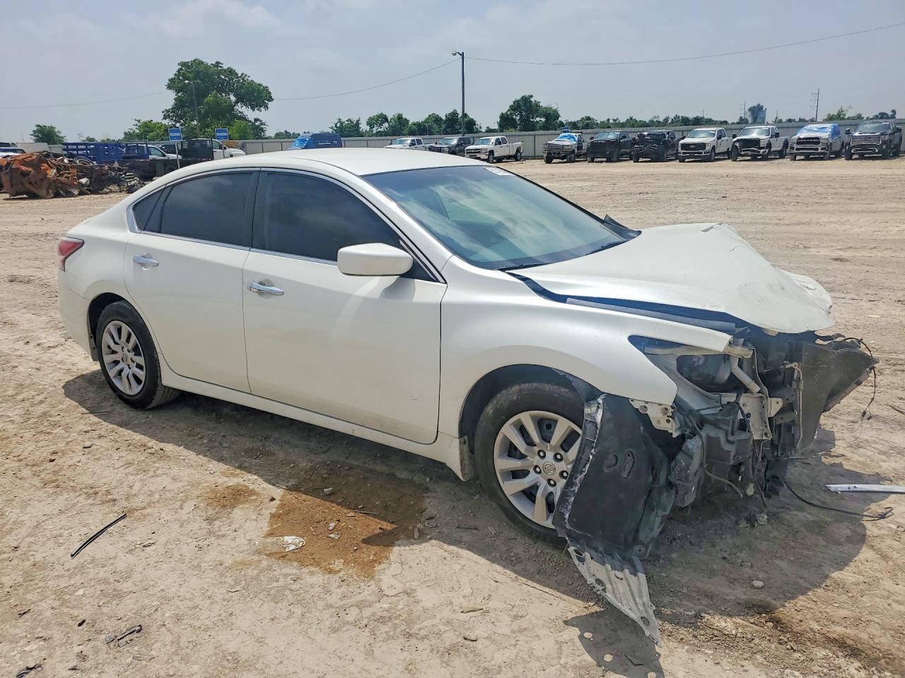 2015 Nissan Altima 2.5 S Белый vin: 1N4AL3AP9FC573579