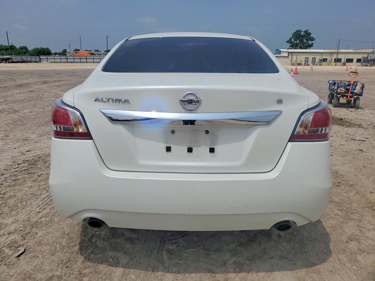 2015 Nissan Altima 2.5 S Белый vin: 1N4AL3AP9FC573579