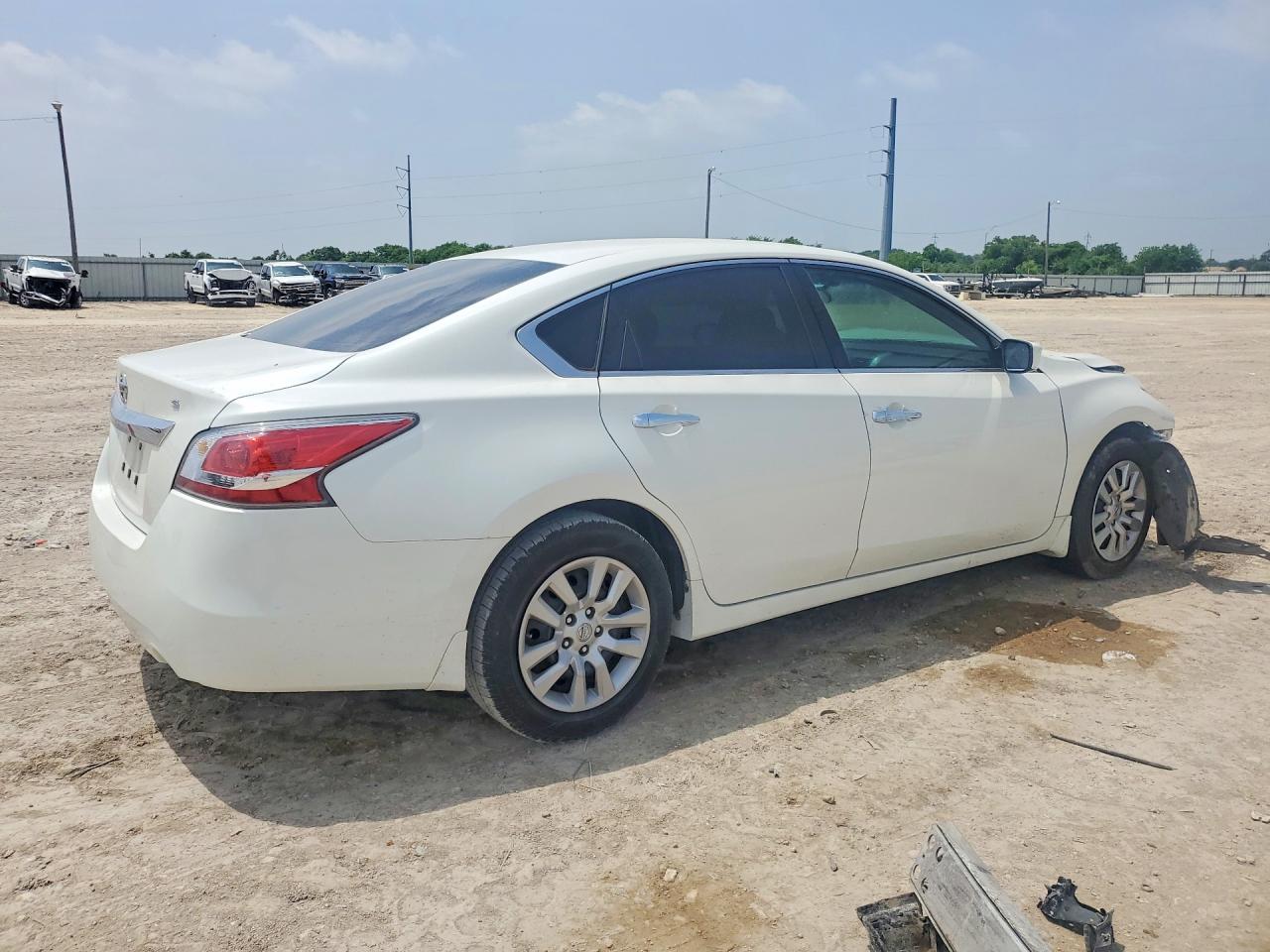 2015 Nissan Altima 2.5 S Белый vin: 1N4AL3AP9FC573579