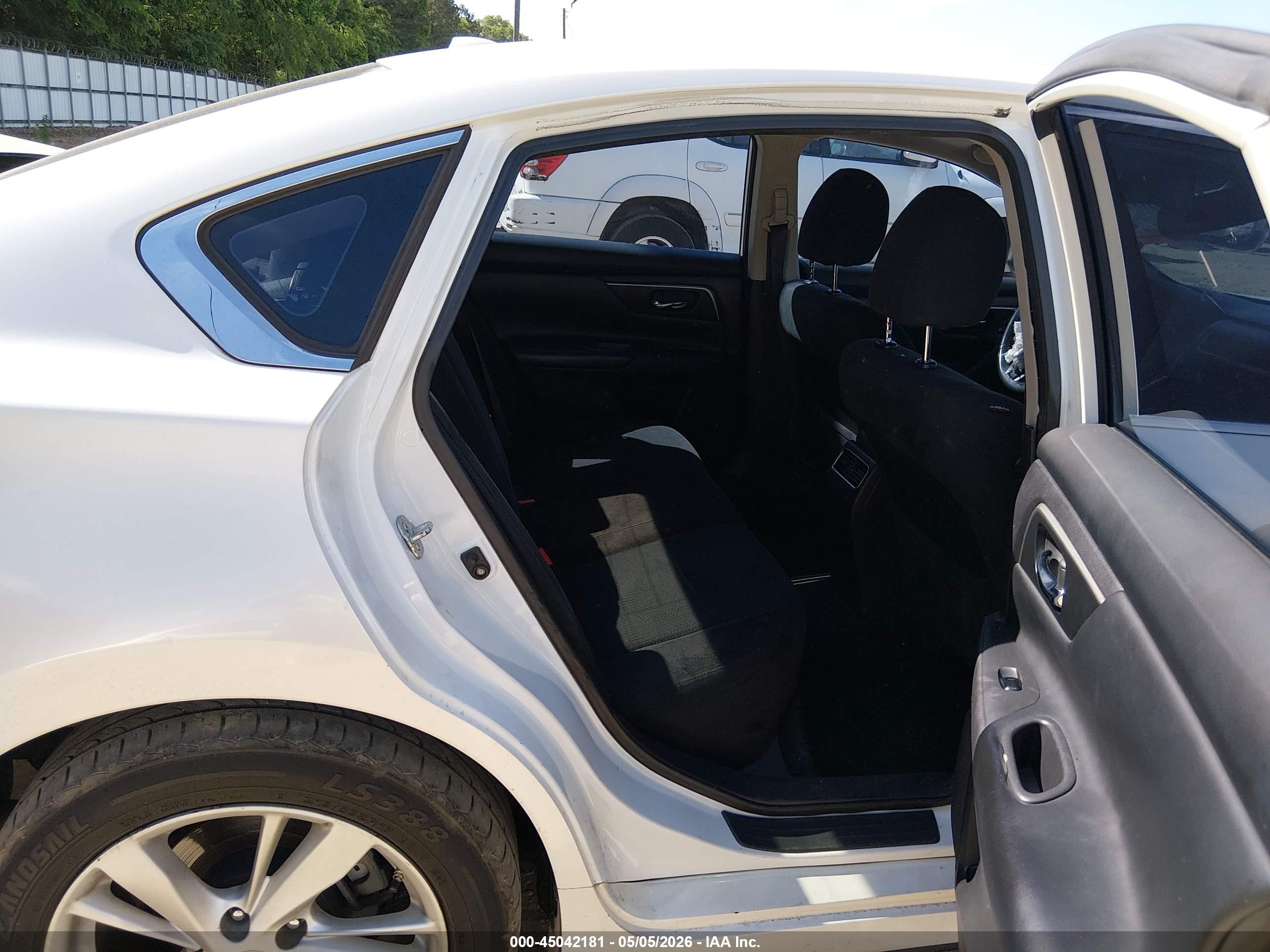 2015 Nissan Altima 2.5 Sv Белый vin: 1N4AL3AP9FC581696